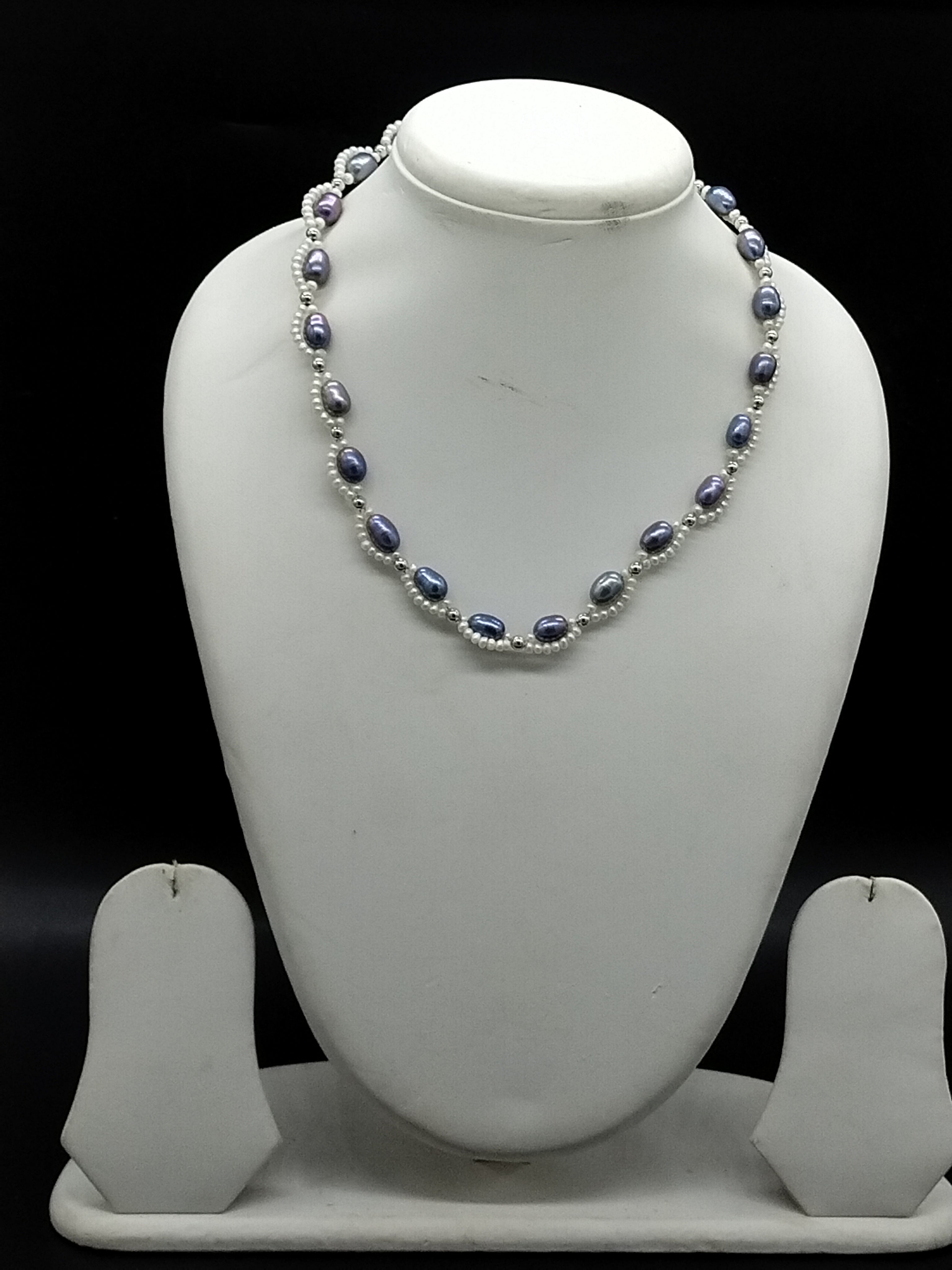 Black and white pearl short necklace for women with clustered pearl detailing