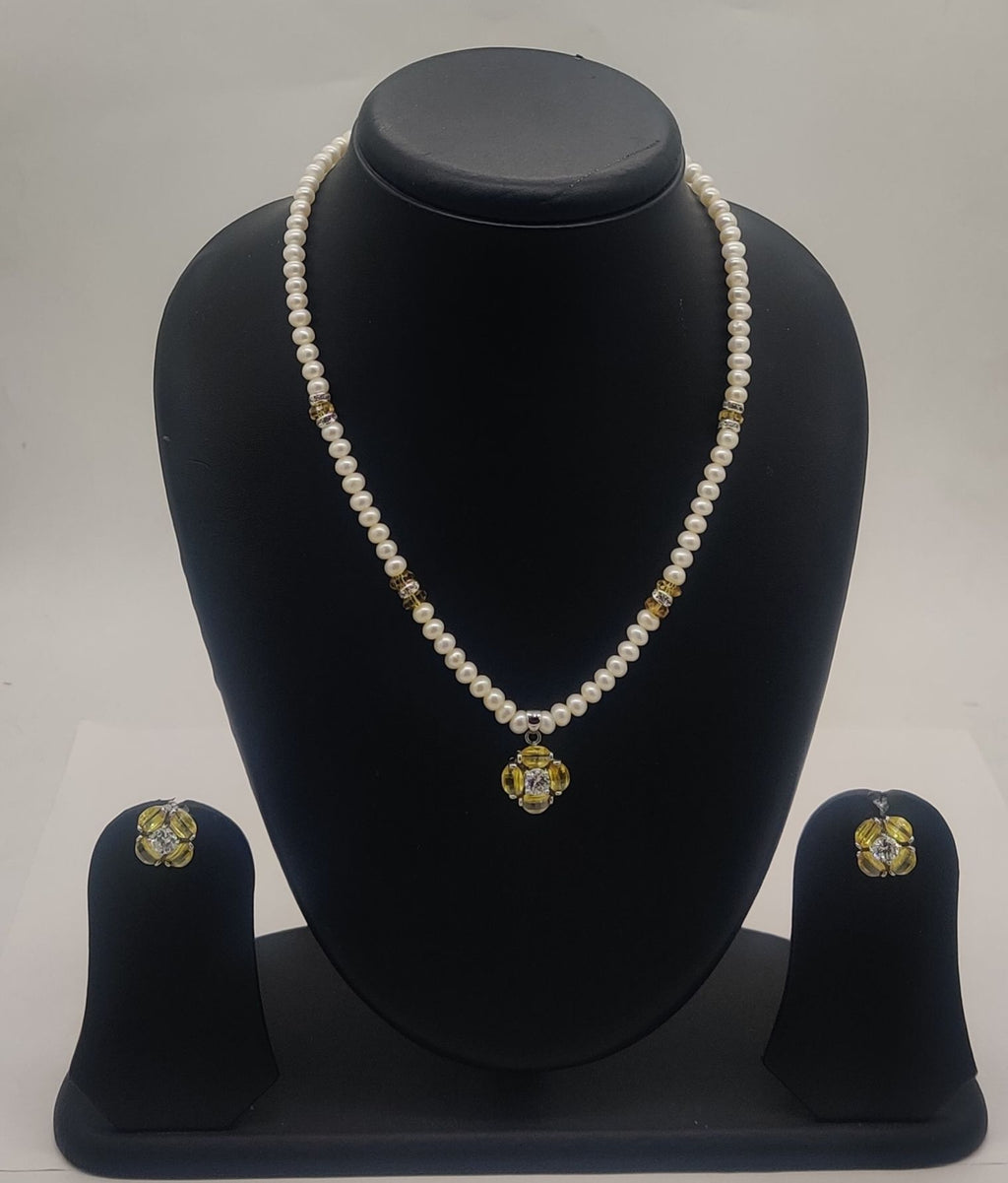 One line freshwater pearl necklace and earrings set with floral pendant and matching floral earrings