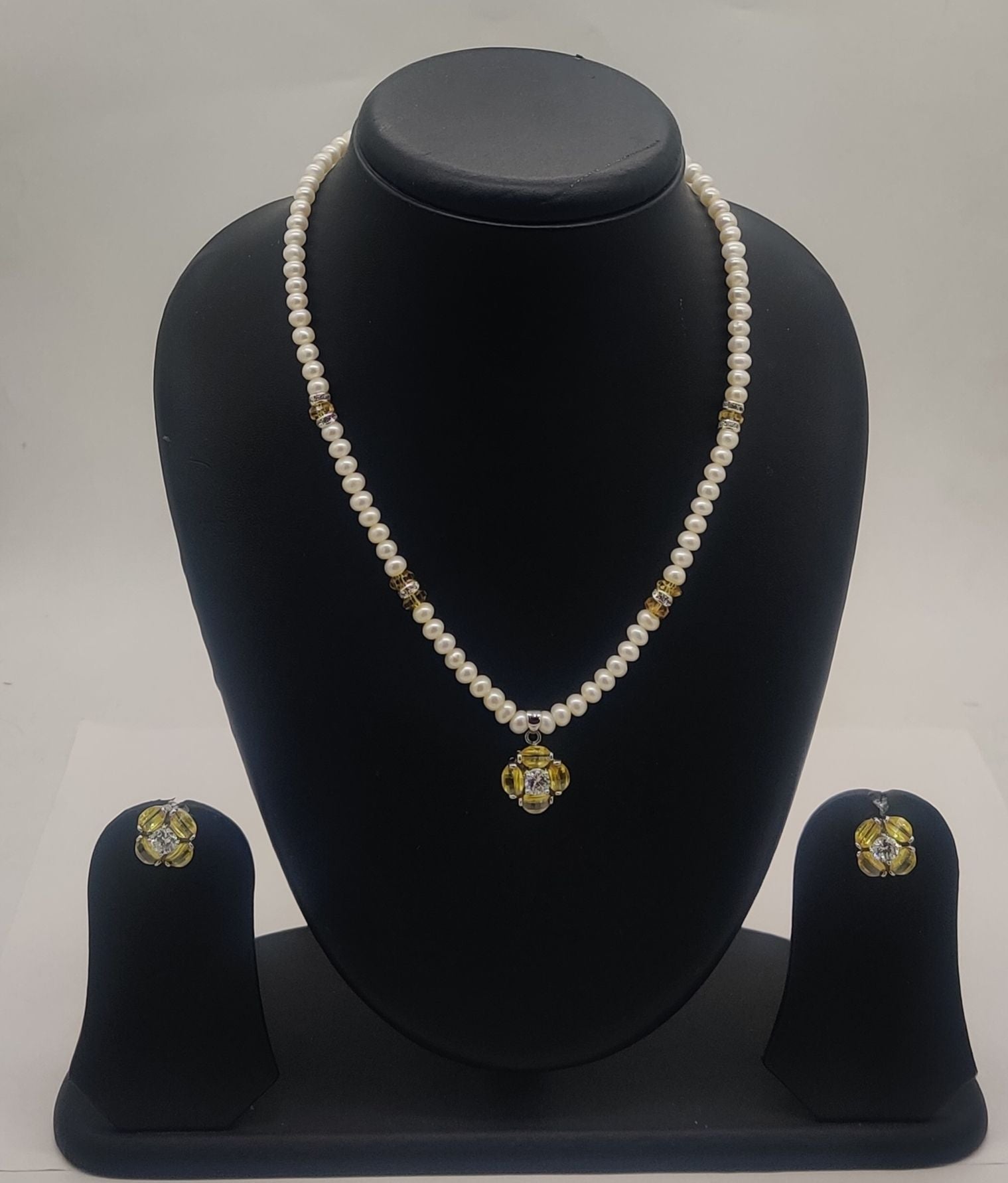One line freshwater pearl necklace and earrings set with floral pendant and matching floral earrings