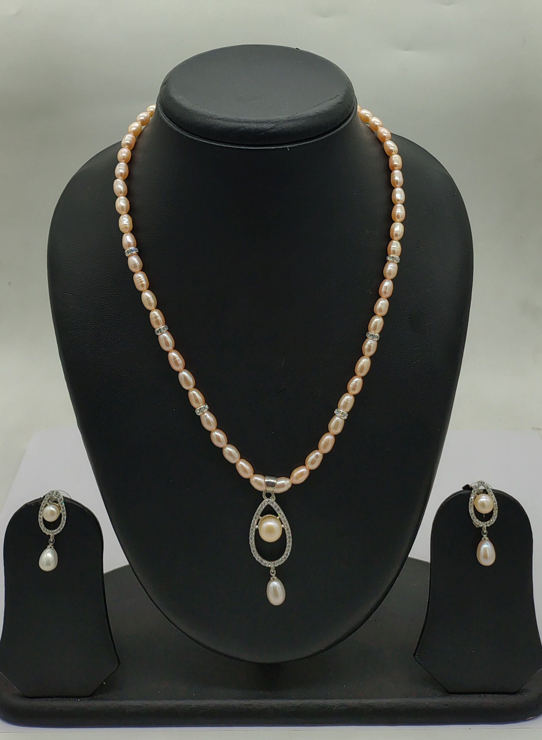 One line freshwater pearl necklace and earrings set with teardrop pendant and blush-pink and ivory pearls