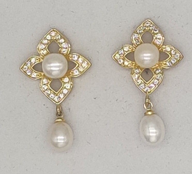  Classic Gold Floral Pearl Earrings