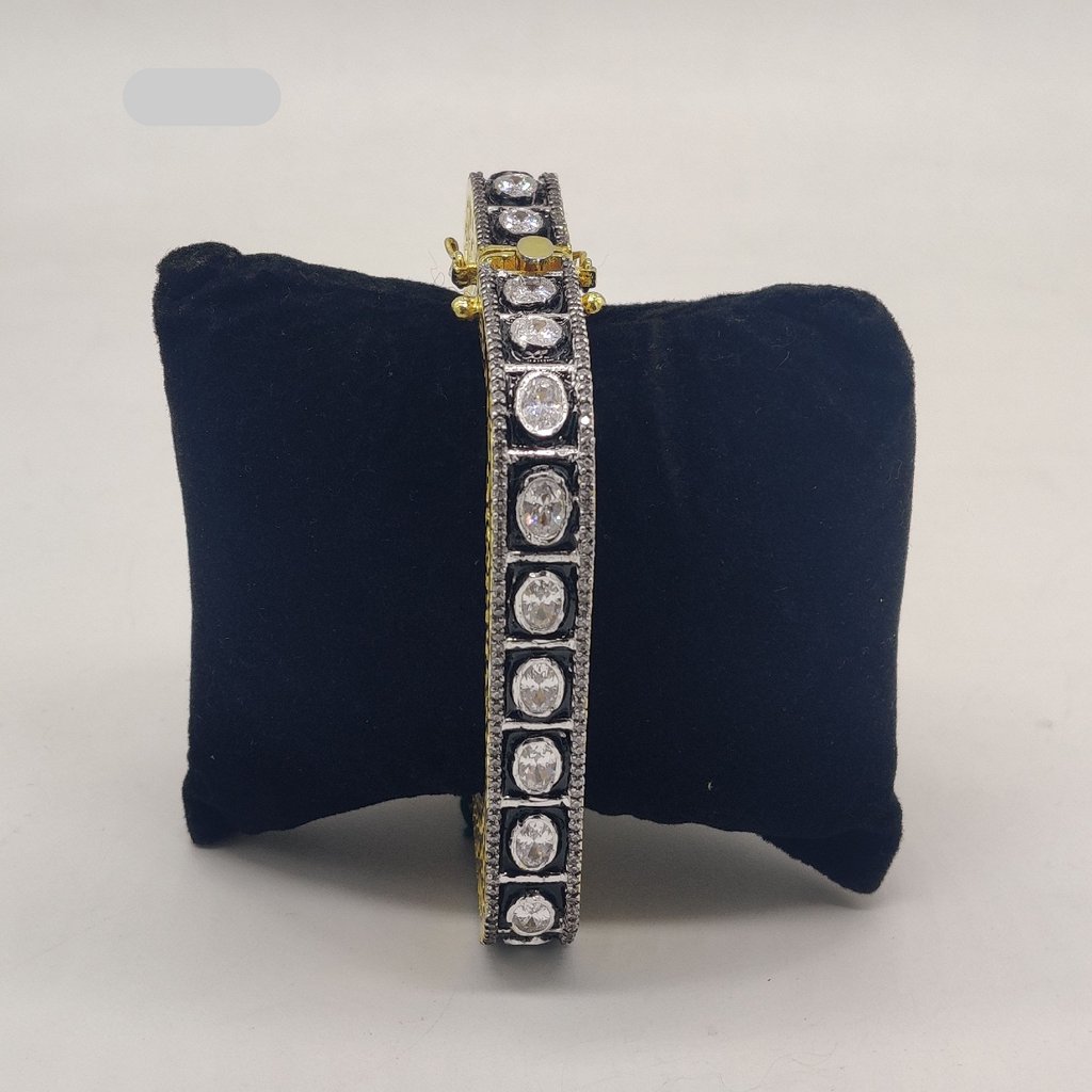 Dual-Tone Oval Stone Bracelet