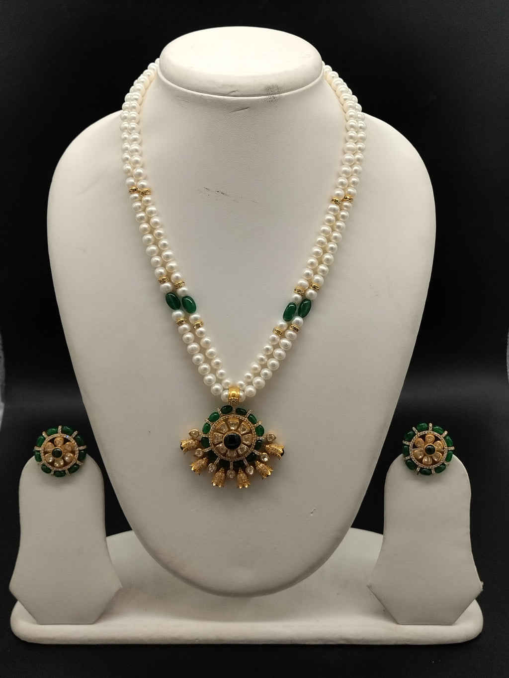 Emerald Heritage freshwater pearl pendant necklace set with two line white pearls and green stone pendant