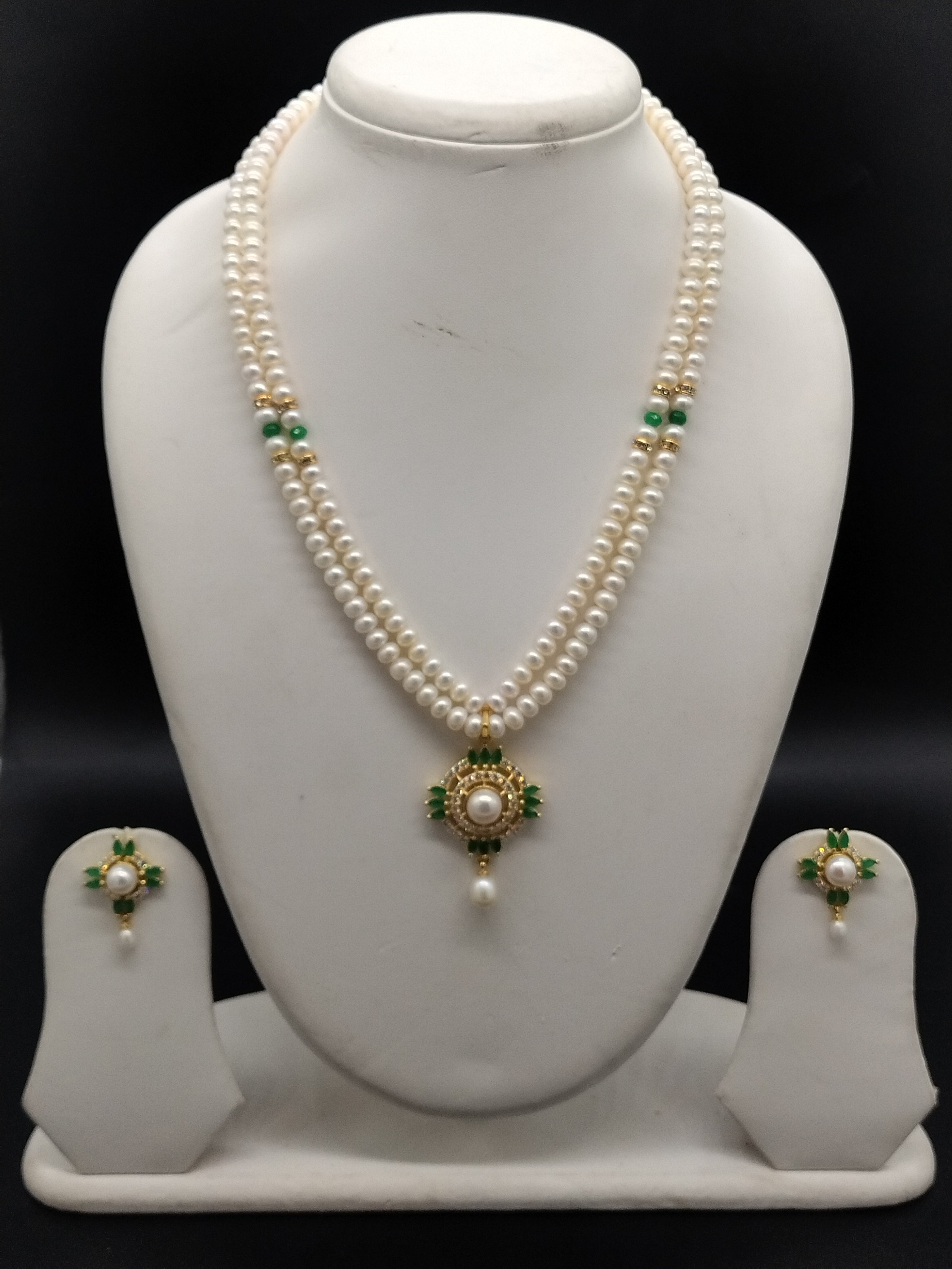 Emerald Royale freshwater pearl pendant necklace set with two line white pearls and green stone pendant