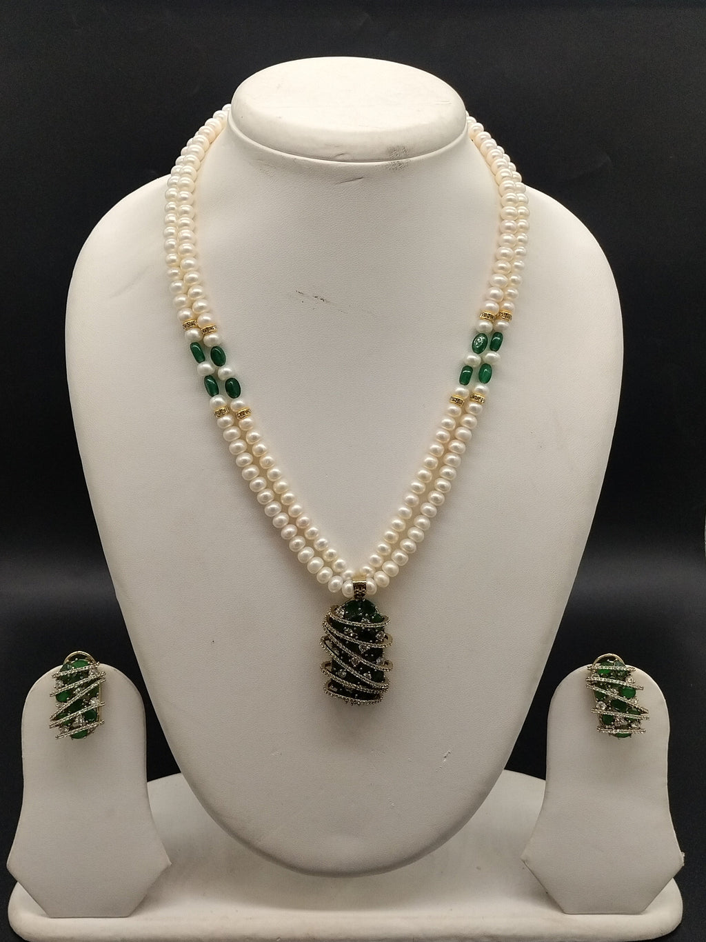 Emerald Spiral freshwater pearl pendant necklace set with two line white pearls and green spiral pendant