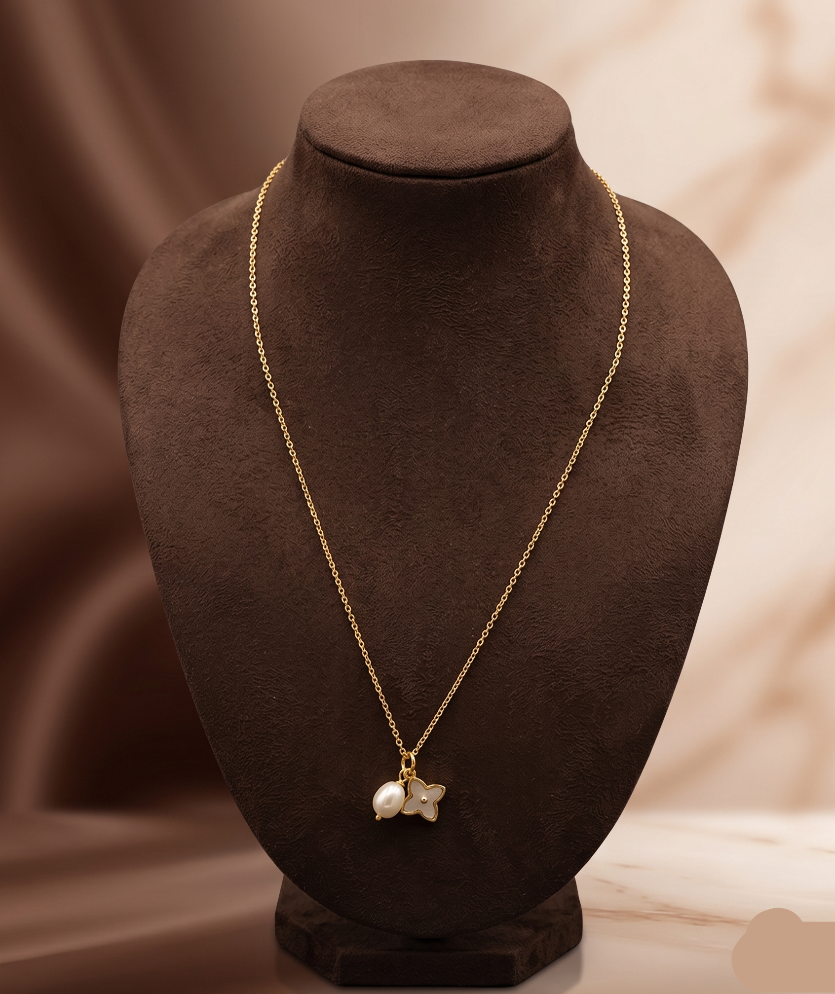 Lucky Clover Pearl Pendant Chain