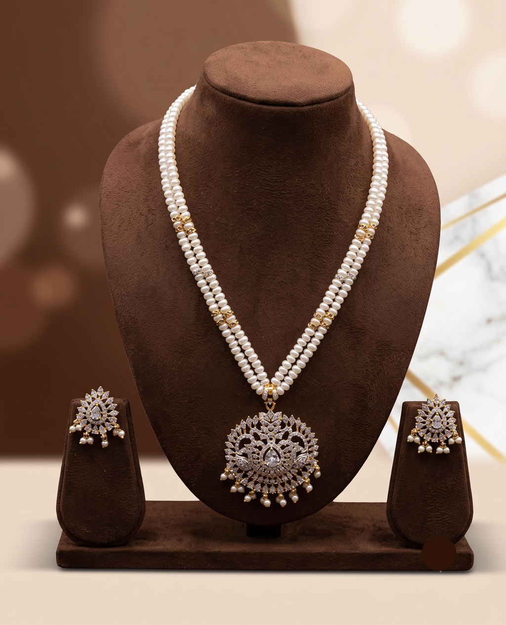 Royal Heritage 2-Strand White Button Pearl Haar with Ornate Floral Pendant Set