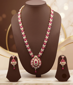 Majestic Flora Cascade: Long Pearl Garland Haar with Matching Ruby Earrings