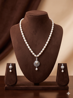 One Line Freshwater Pearl Pendant Necklace Set with Vintage Silver Design