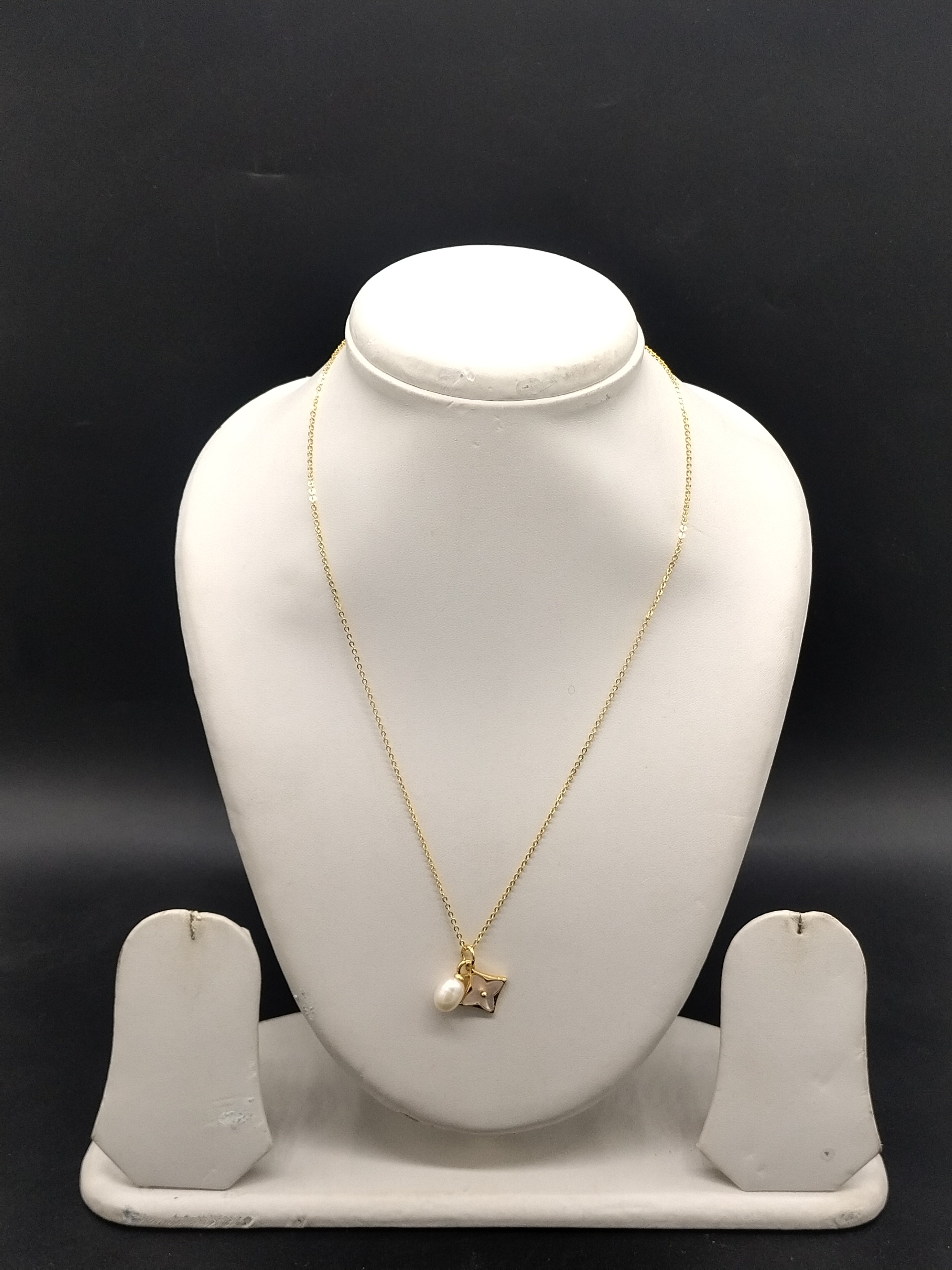 Gold tone clover pearl pendant chain necklace for women