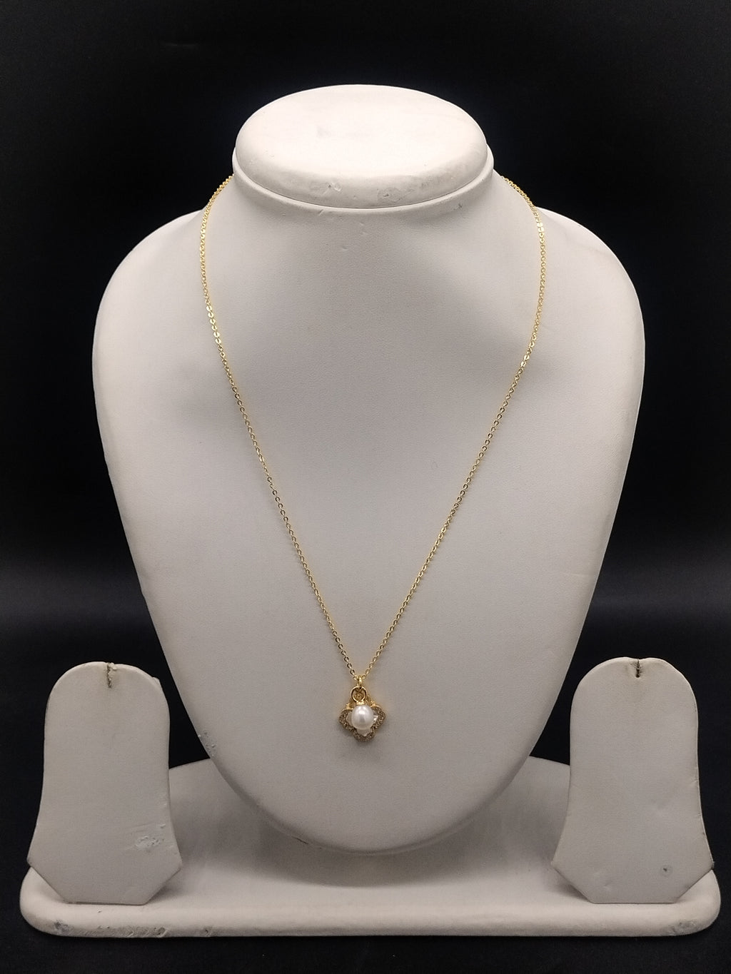 Gold tone clover pearl pendant chain necklace for women