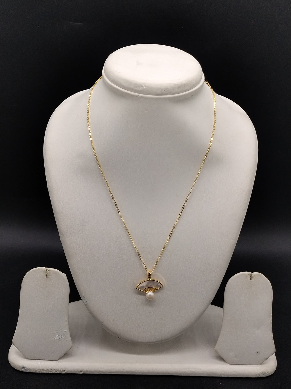 Gold tone fan pearl pendant chain necklace for women
