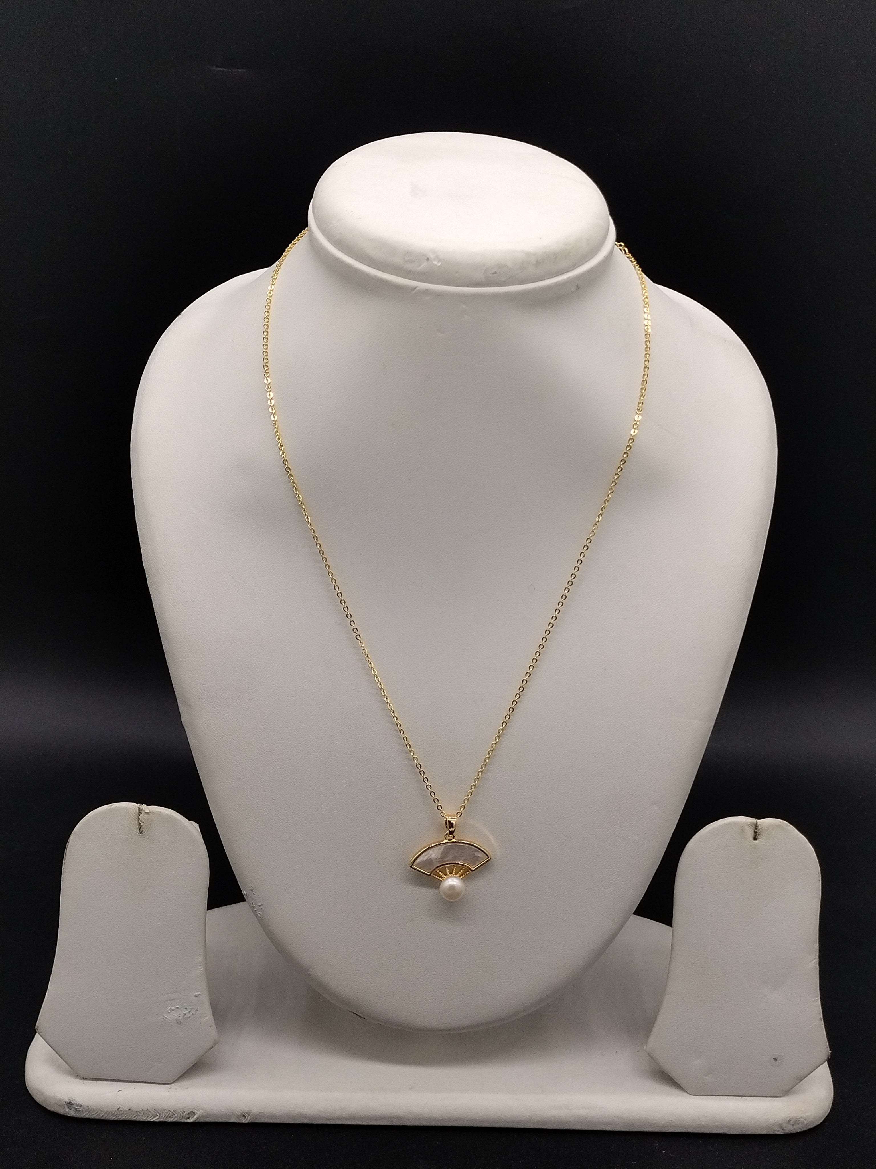 Gold tone fan pearl pendant chain necklace for women