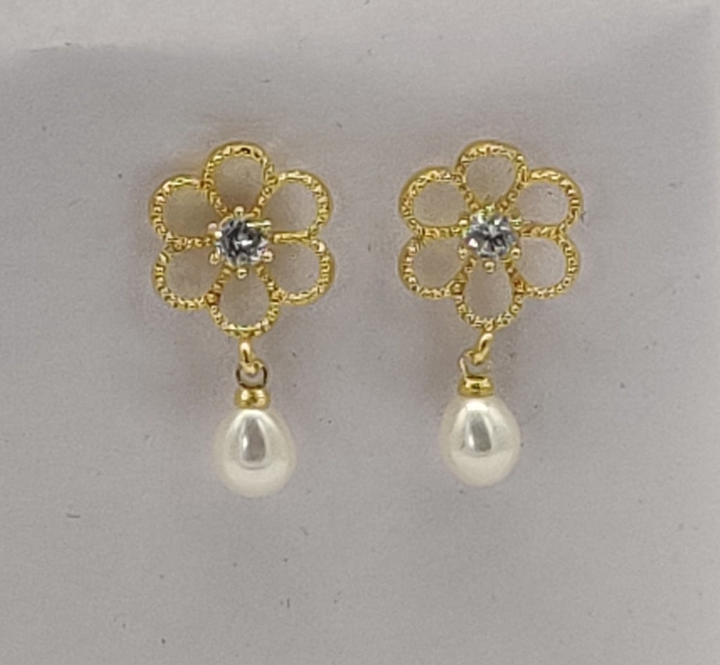  Golden Bloom Teardrop Pearl Earrings