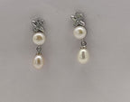  Kiss Motif Triple Pearl Earrings