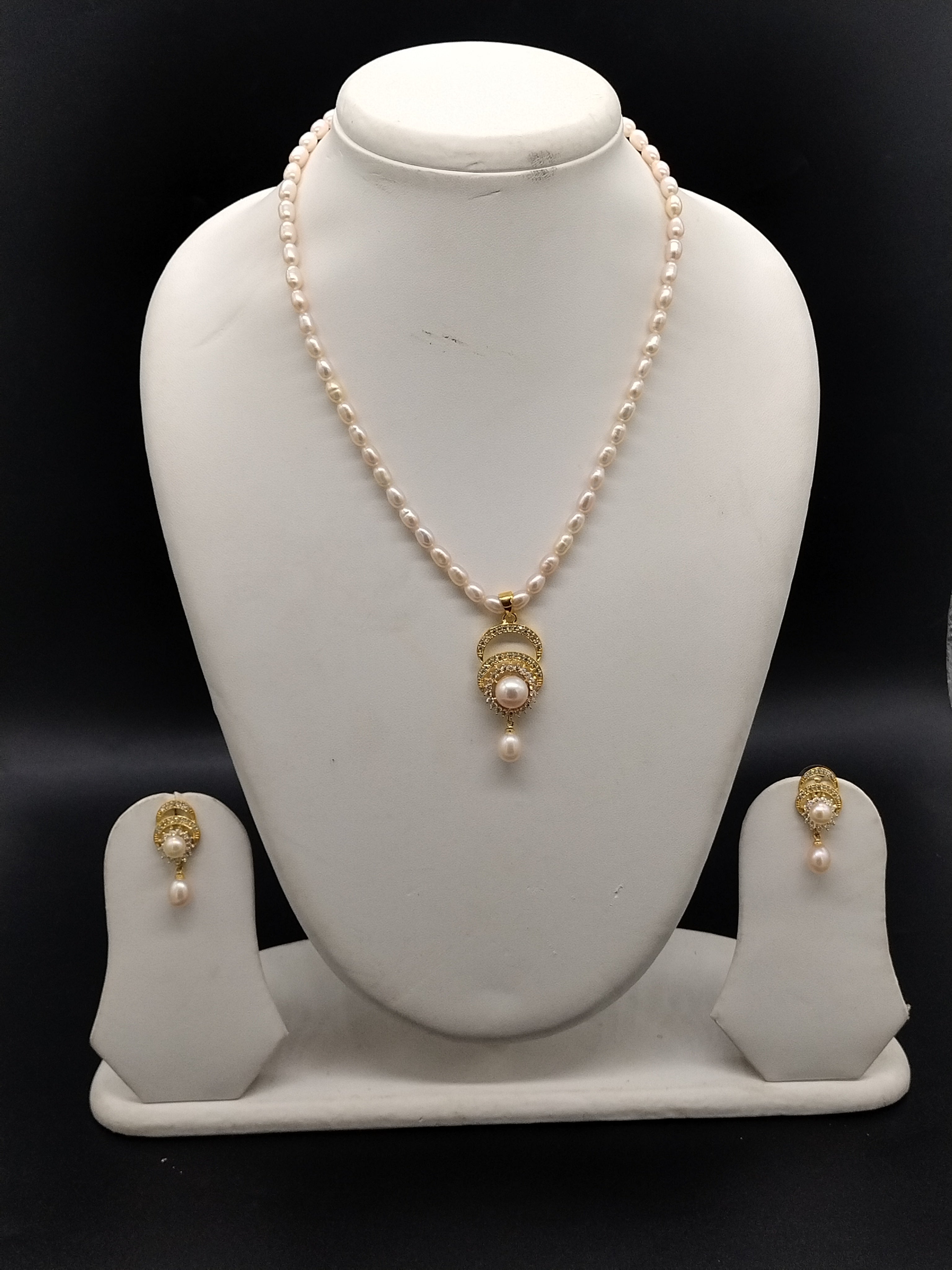 Light pink freshwater pearl one line pendant necklace set with matching pearl earrings