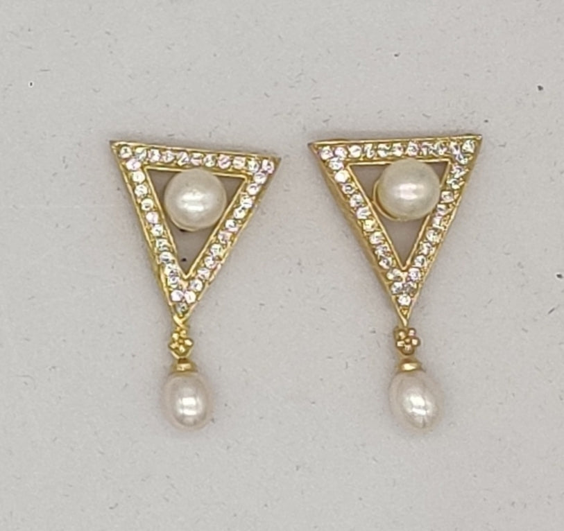Mango-shaped pearl drop earrings for women
