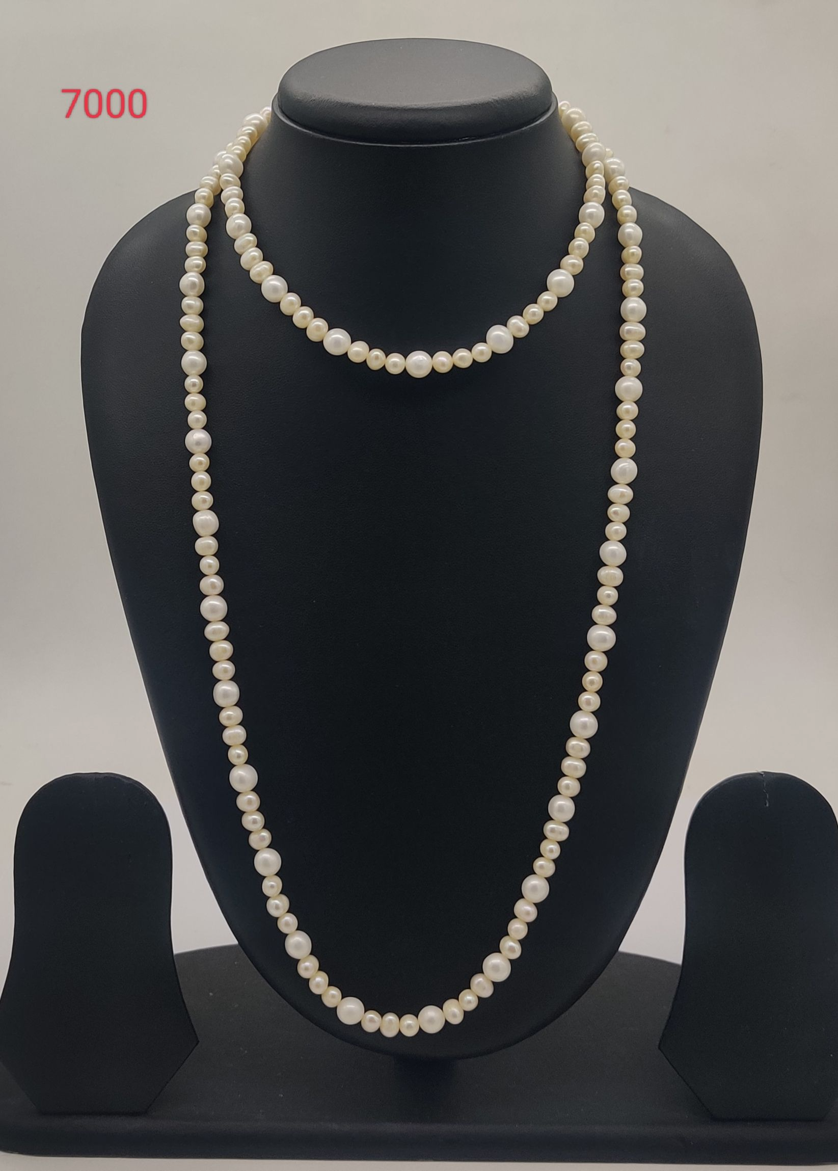 Moonloop Classic freshwater pearl necklace with off white pearls in continuous loop design