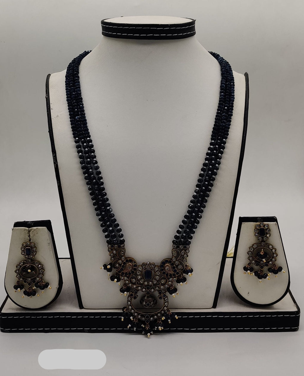 Midnight Royal Antique Fancy Pendent Set