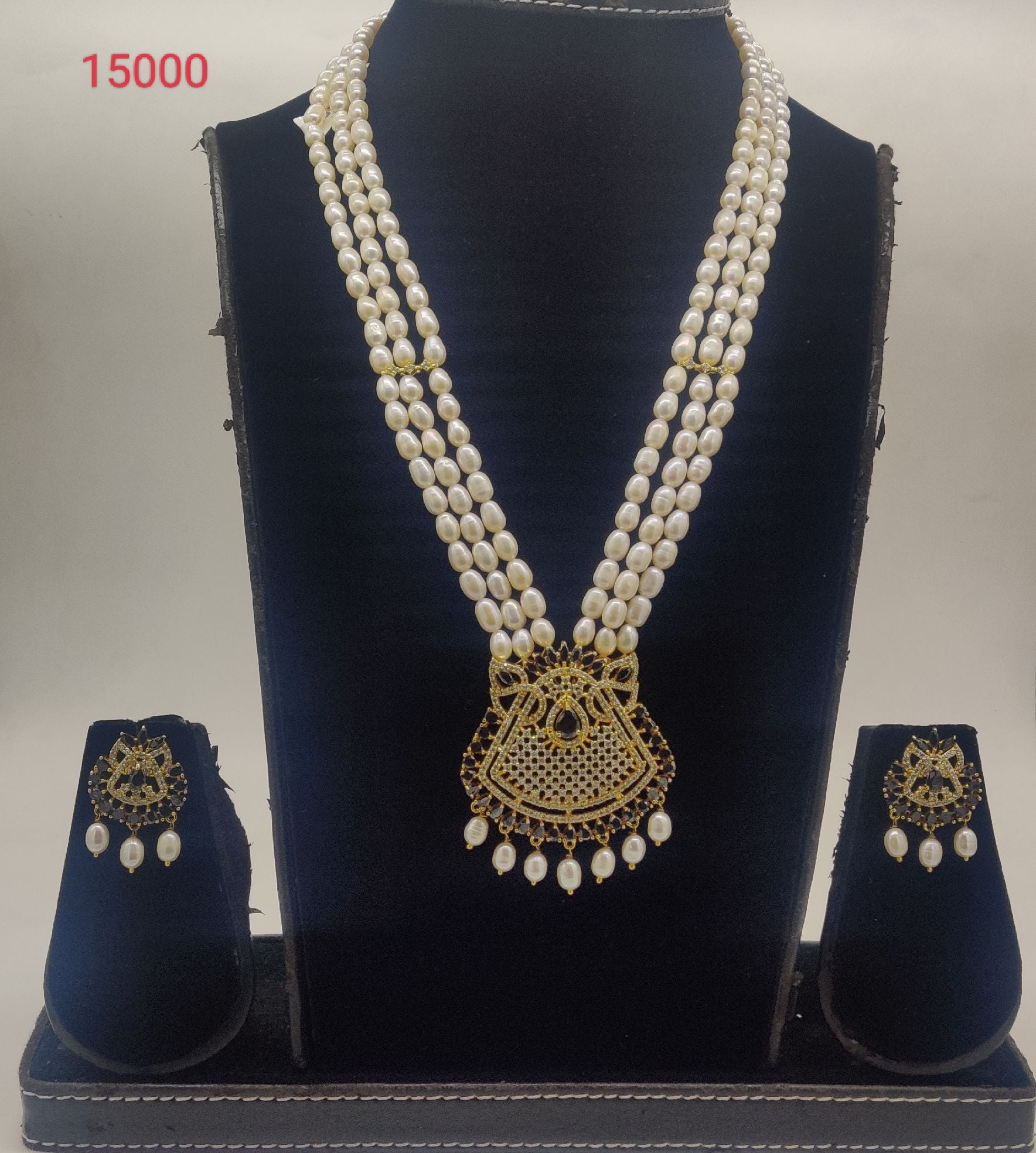 Antique Twilight Three-Line Oval Freshwater Pearl Pendant Set with Antique Gold Detailing