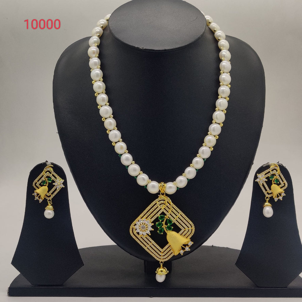 Green floral rhombus freshwater pearl necklace set with gold-toned pendant and matching drop earrings