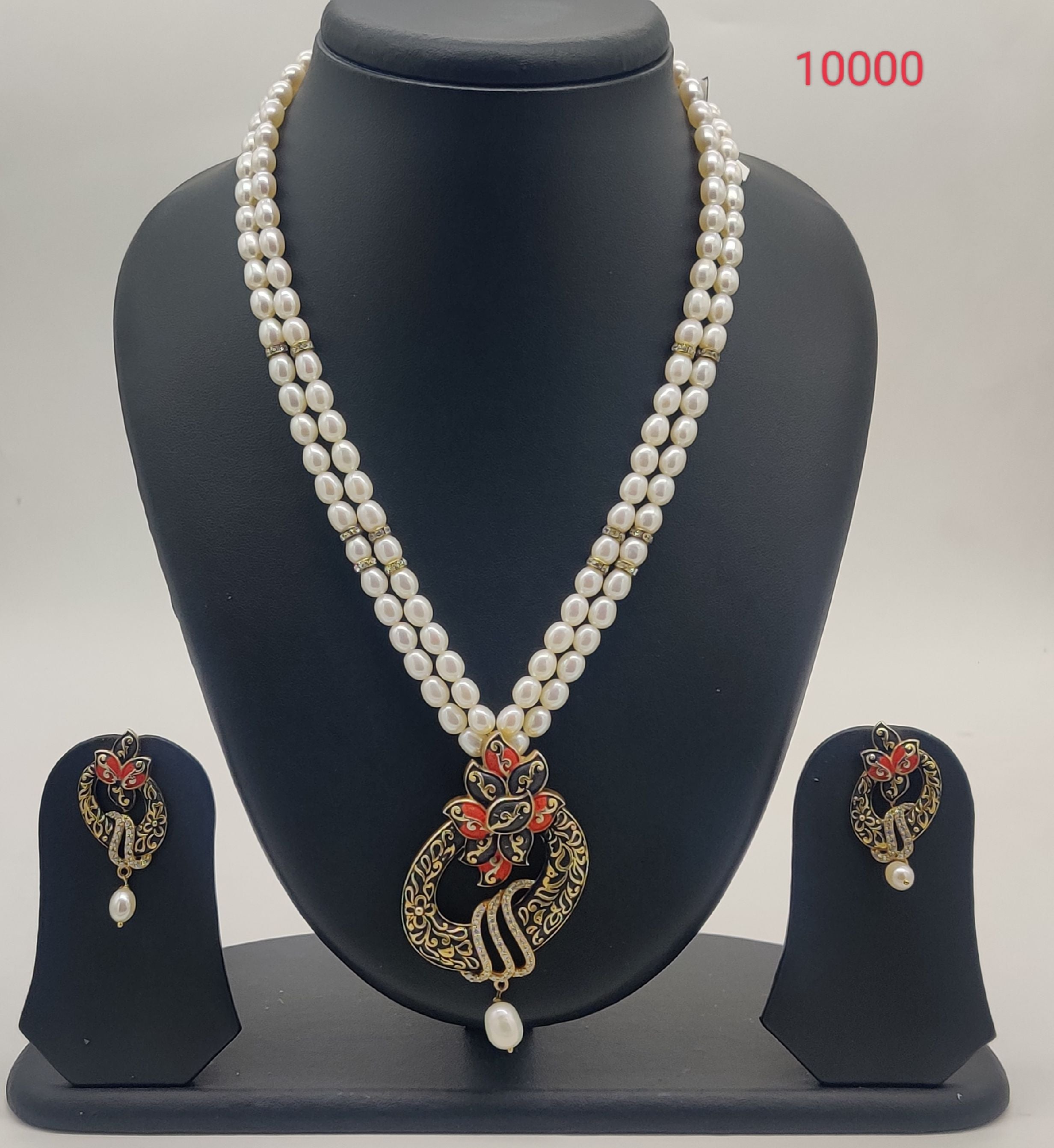 Two-line oval white freshwater pearl pendent set