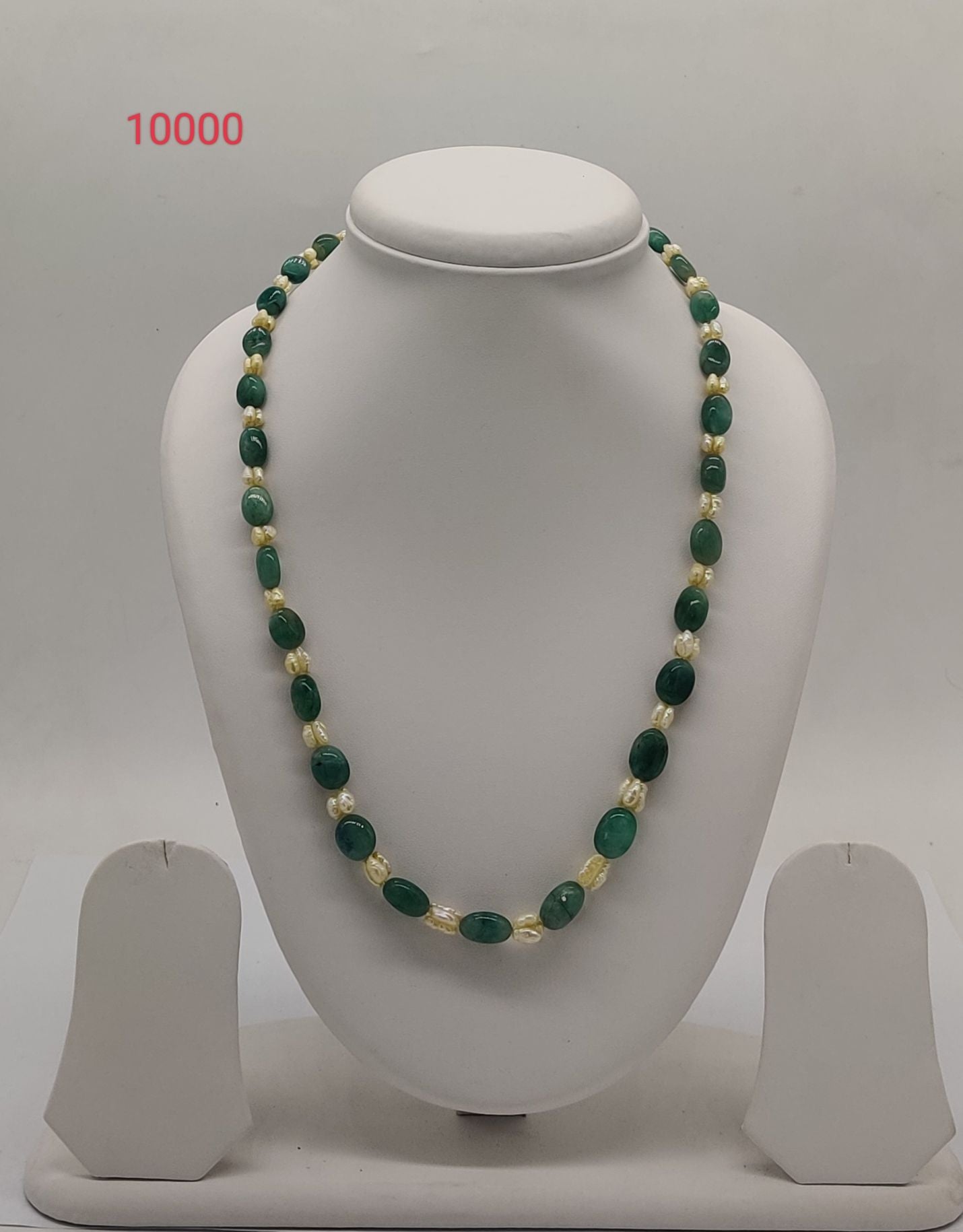 Emerald Pearl Classic � Alternating Green & White Bead Stone Necklace