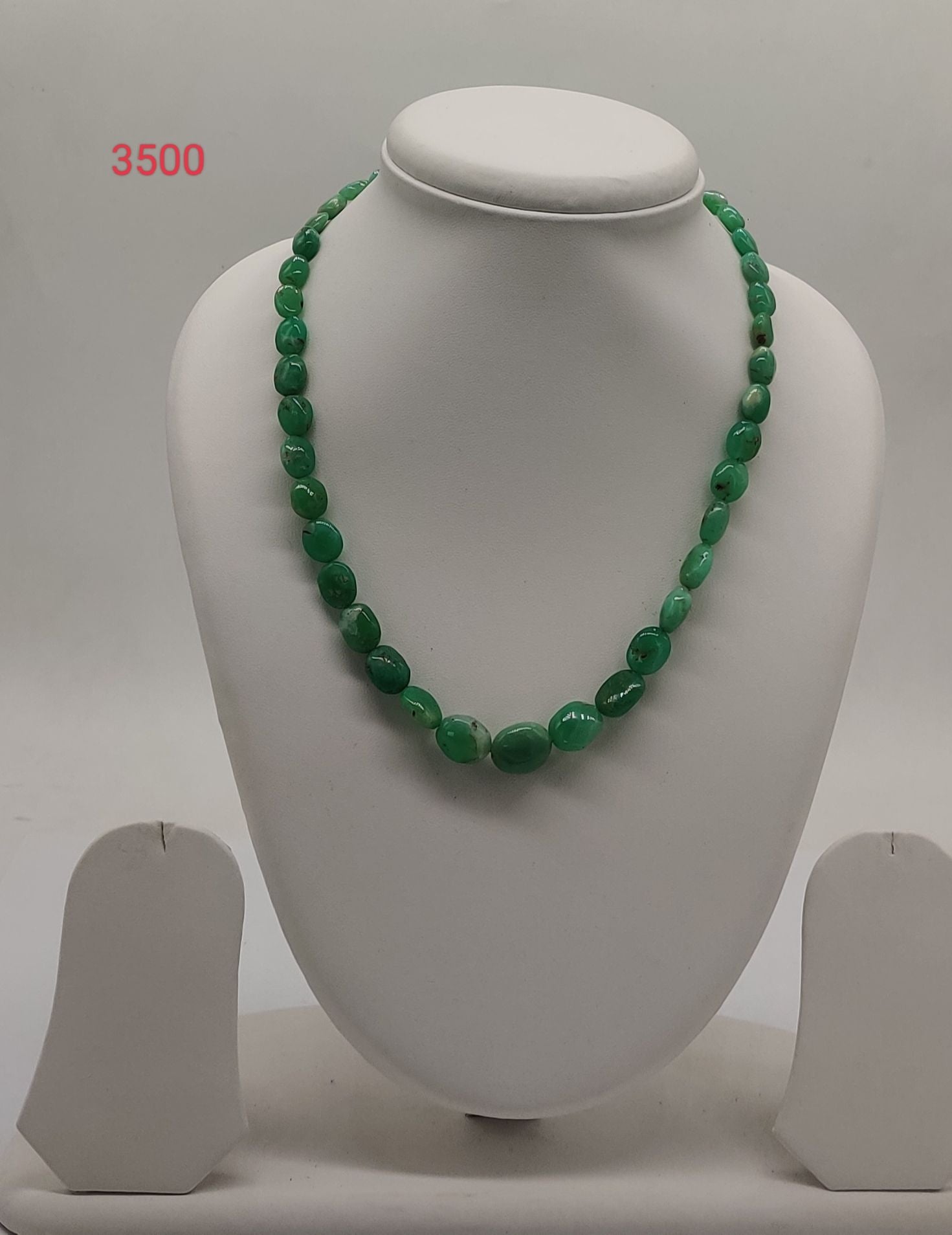 Royal Taper � Graduated Oval Green Bead Stone Necklace
