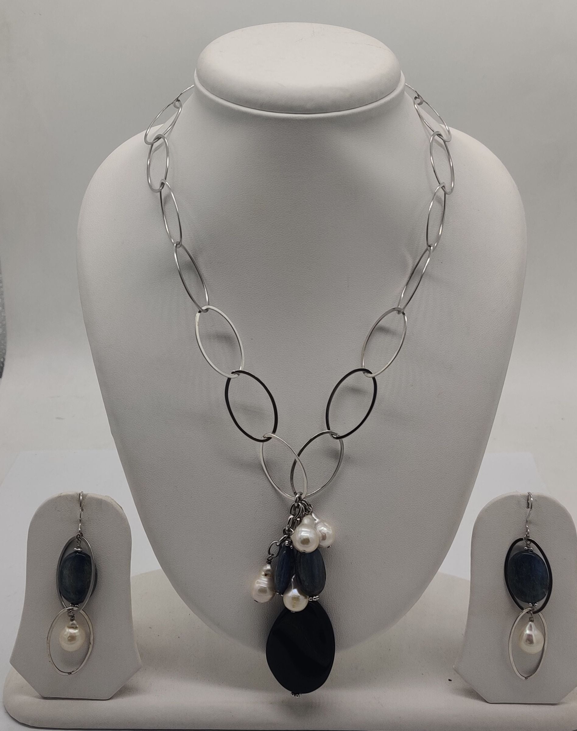 Noir Oval Pearl Drop Pearls Silver Necklace Set