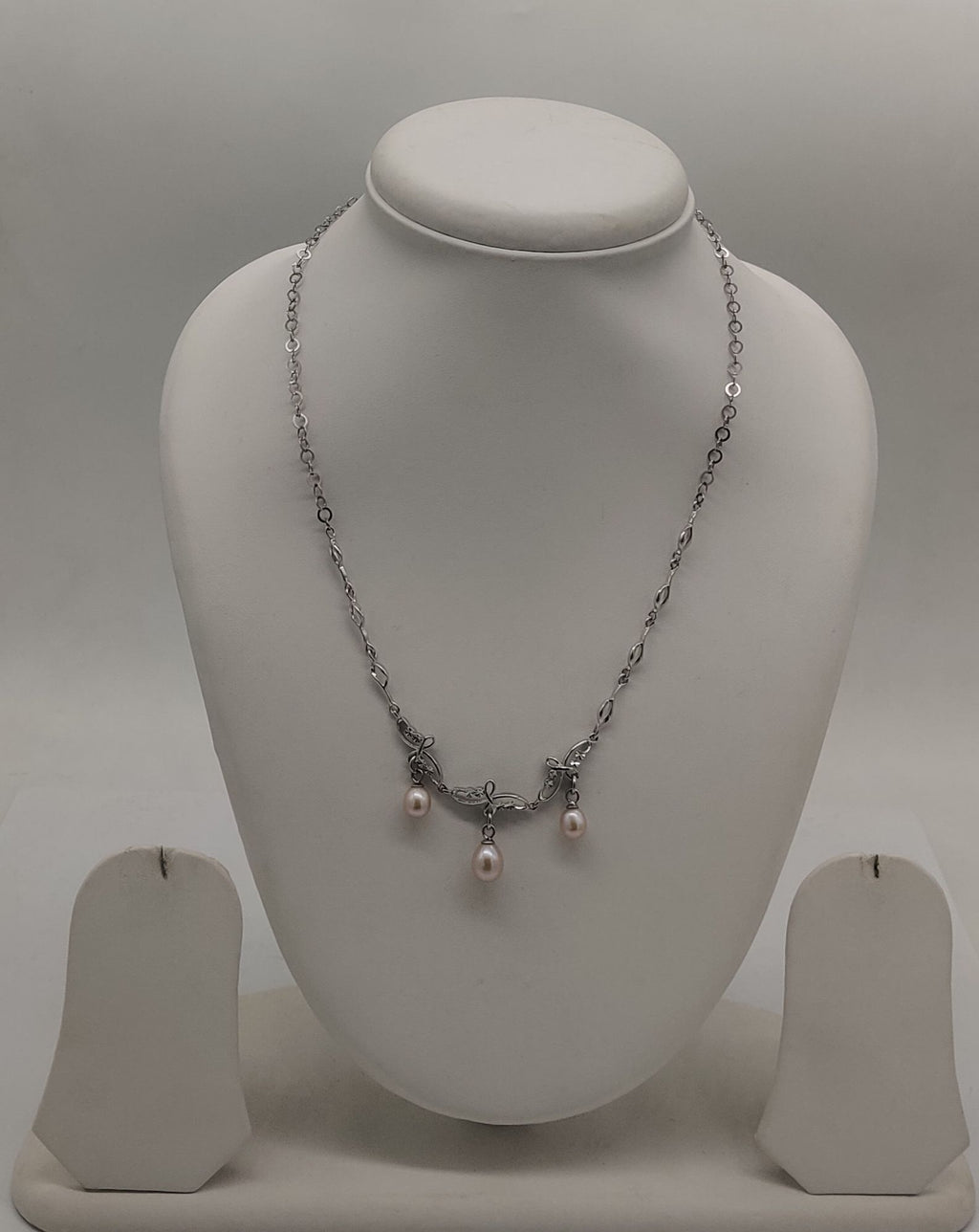 Rose Pearl Trio Pendant Silver Necklace