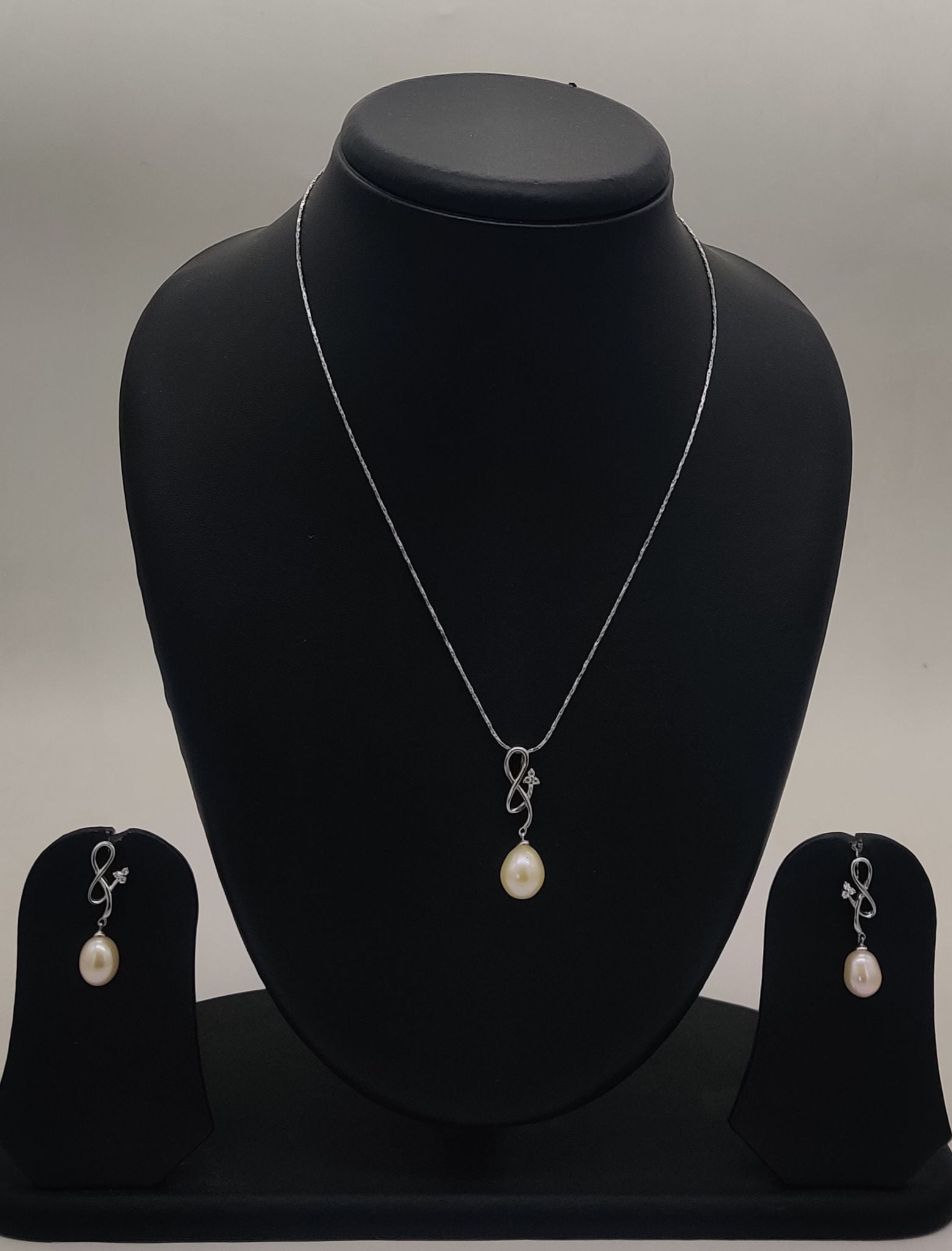 Twisted Pearl Harmony Silver Pendent Set