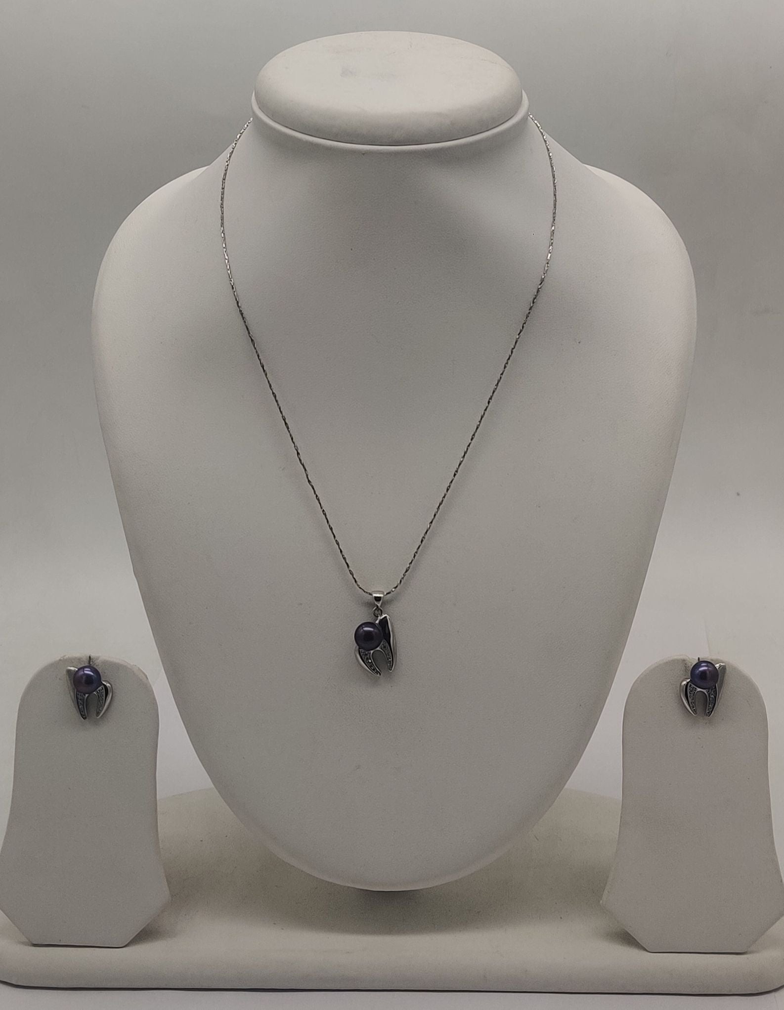 Twilight Crest Pearls Silver Pendent Set