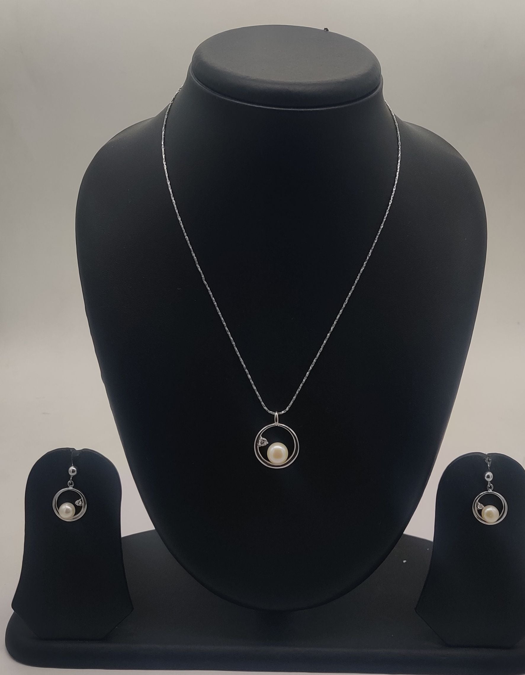 Halo Gleam Pearls Silver Pendent Set