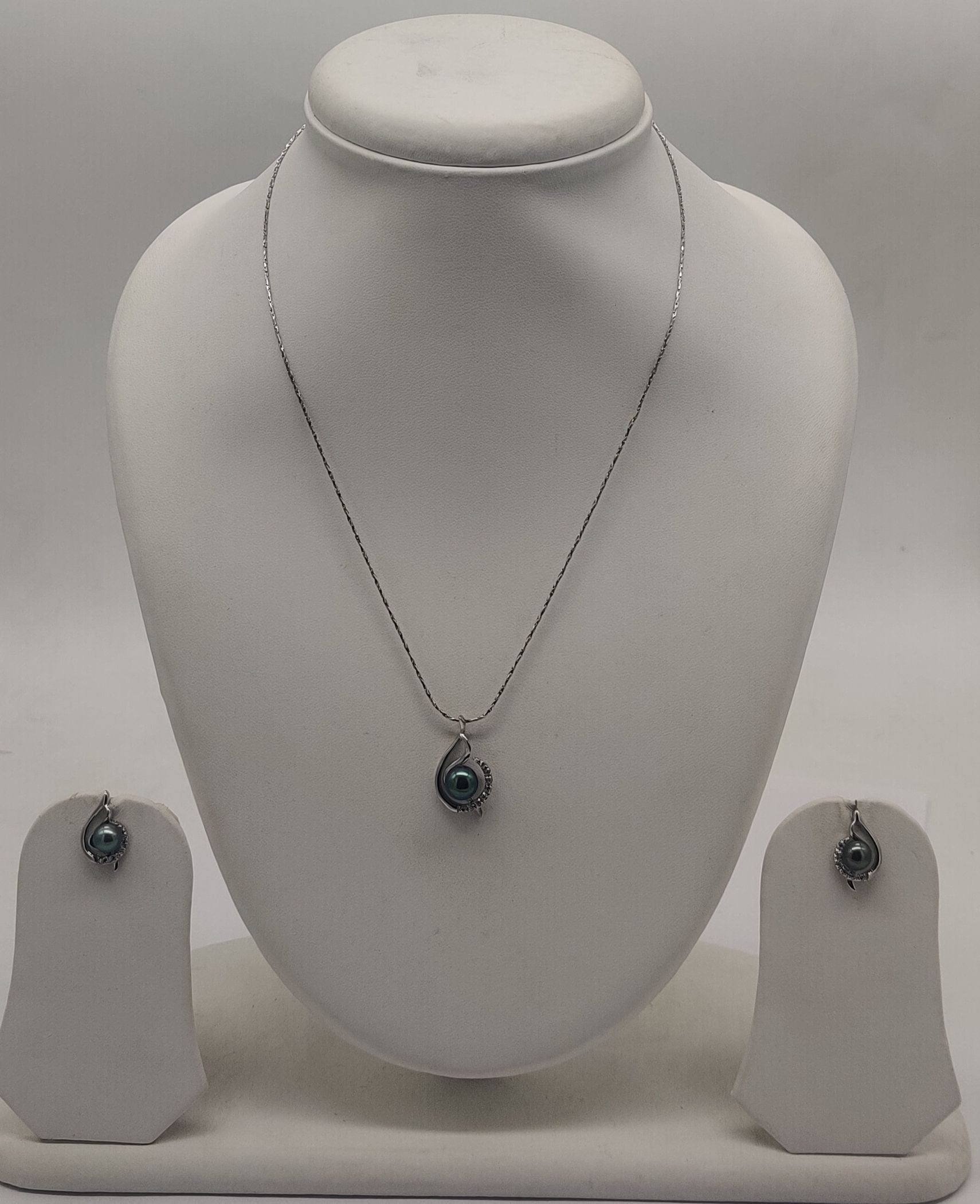 Teardrop Mist Pearls Silver Pendent Set