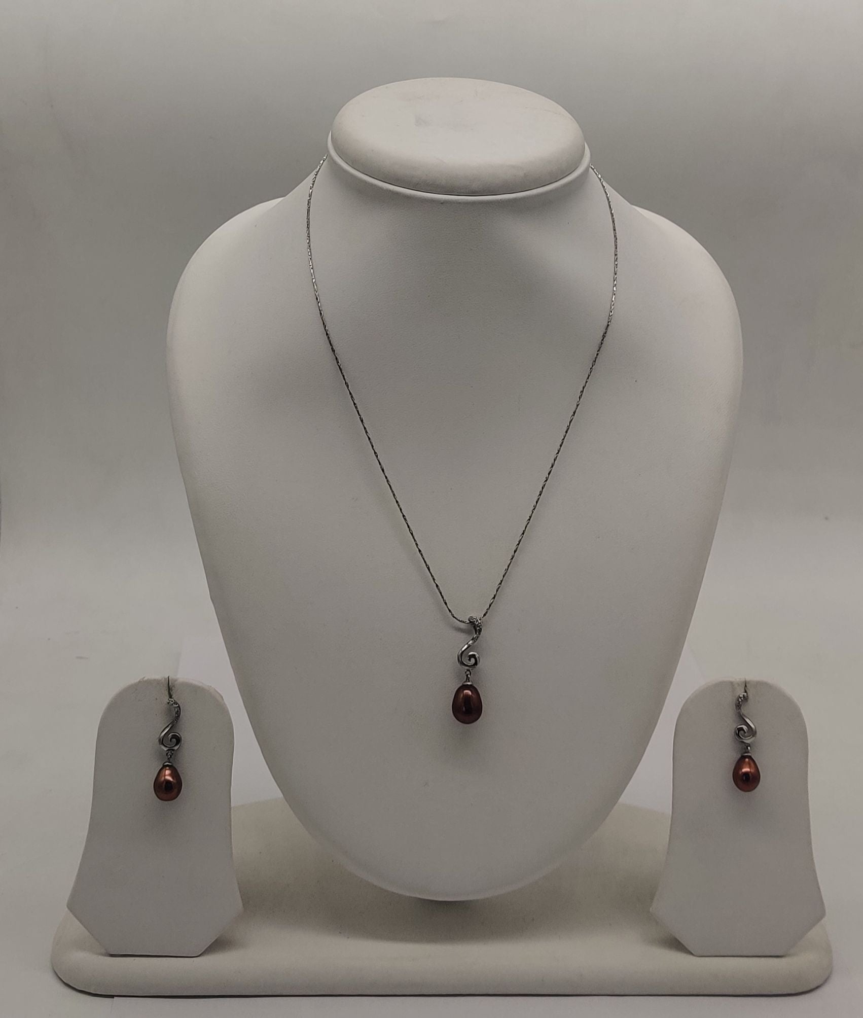 Midnight Swirl Pearls Silver Pendent Set