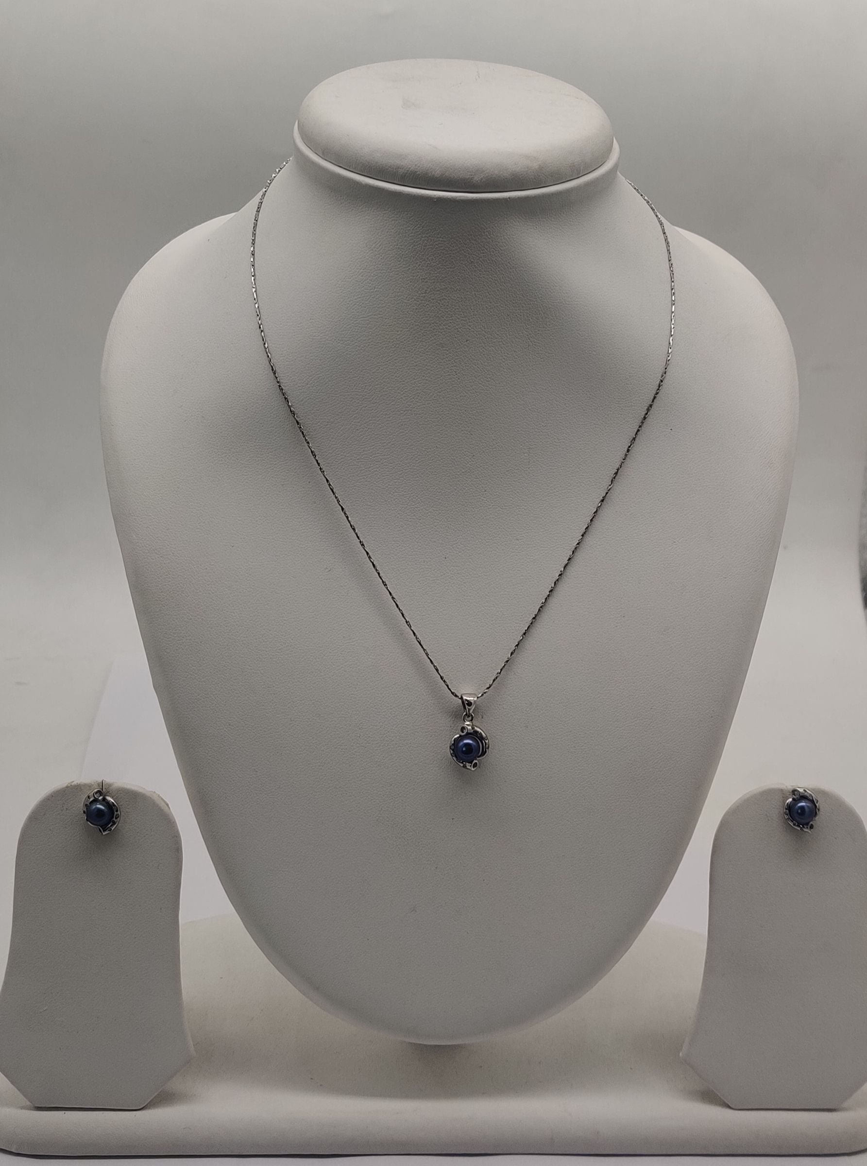 Sapphire Bloom Pearls Silver Pendent Set