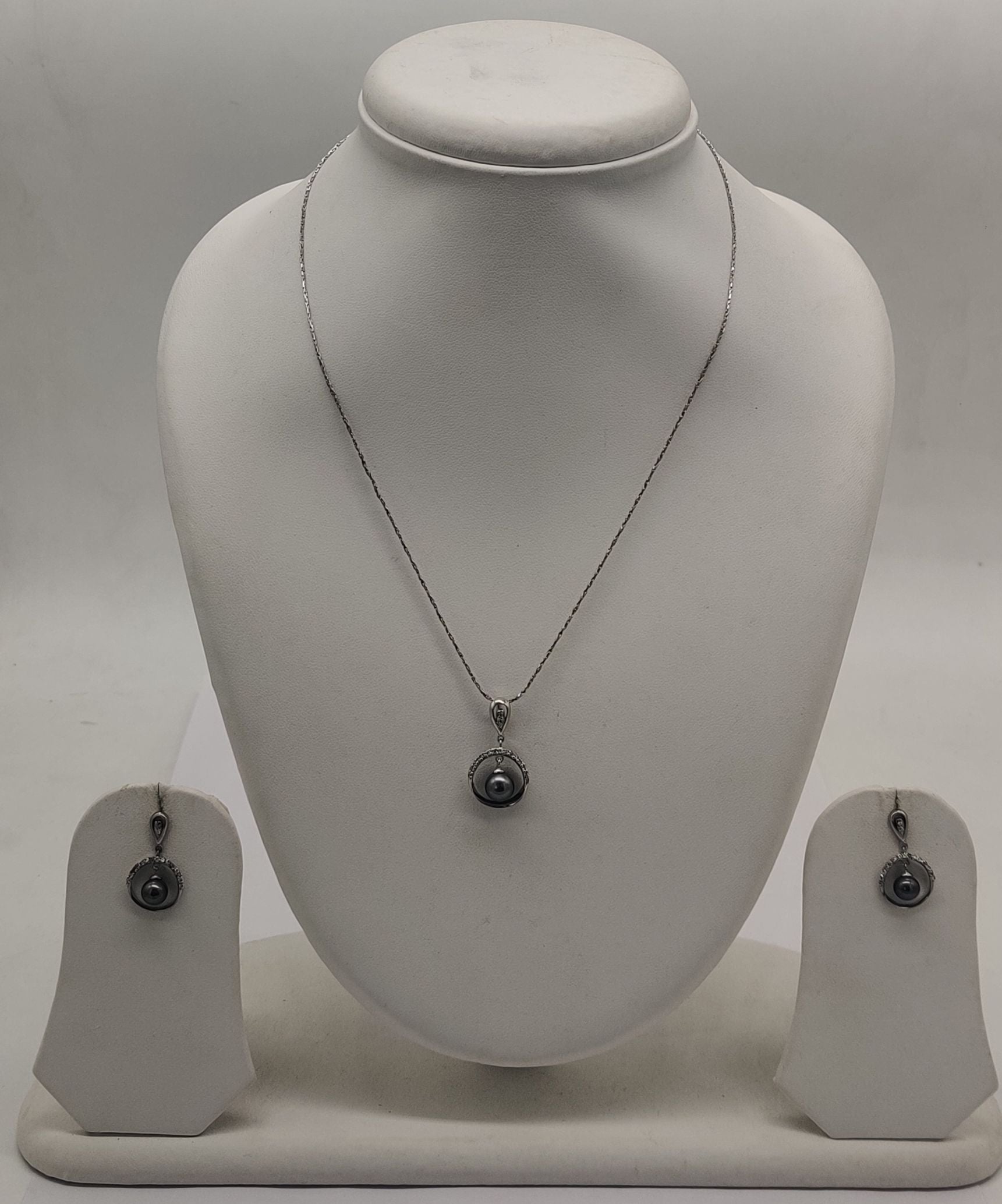 Noir Halo Drop Pearls Silver Pendent Set