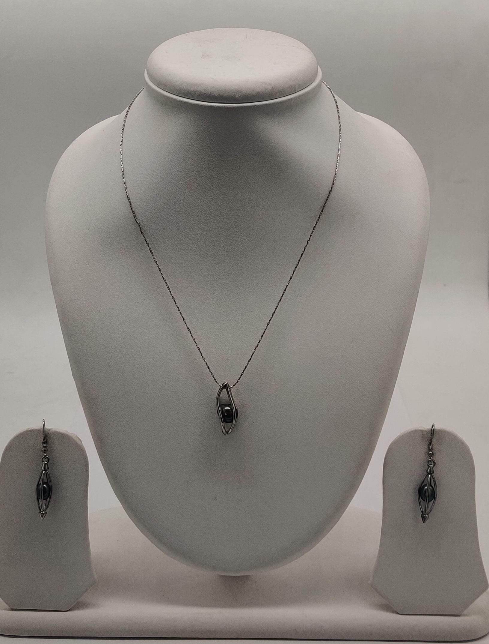 Noir Cage Elegance  Pearls Silver Pendent Set