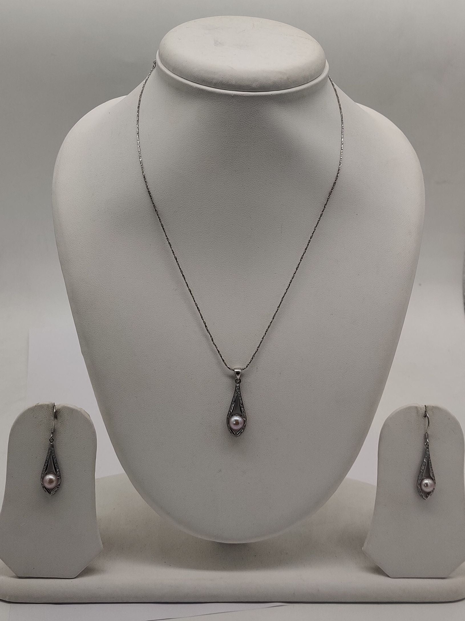 Vintage Teardrop Elegance Pearls Silver Pendent Set