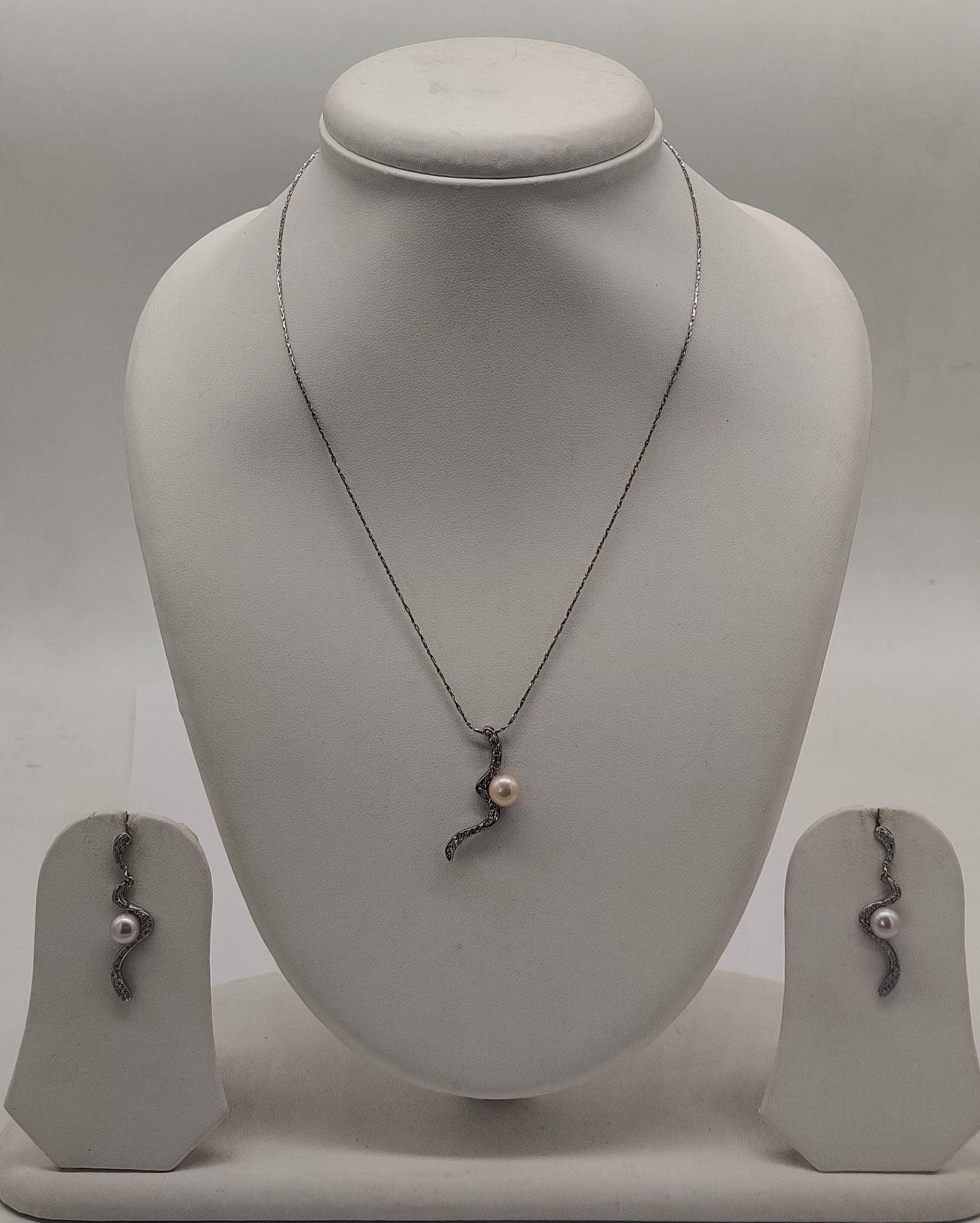 Ocean Wave Pearls Silver Pendent Set