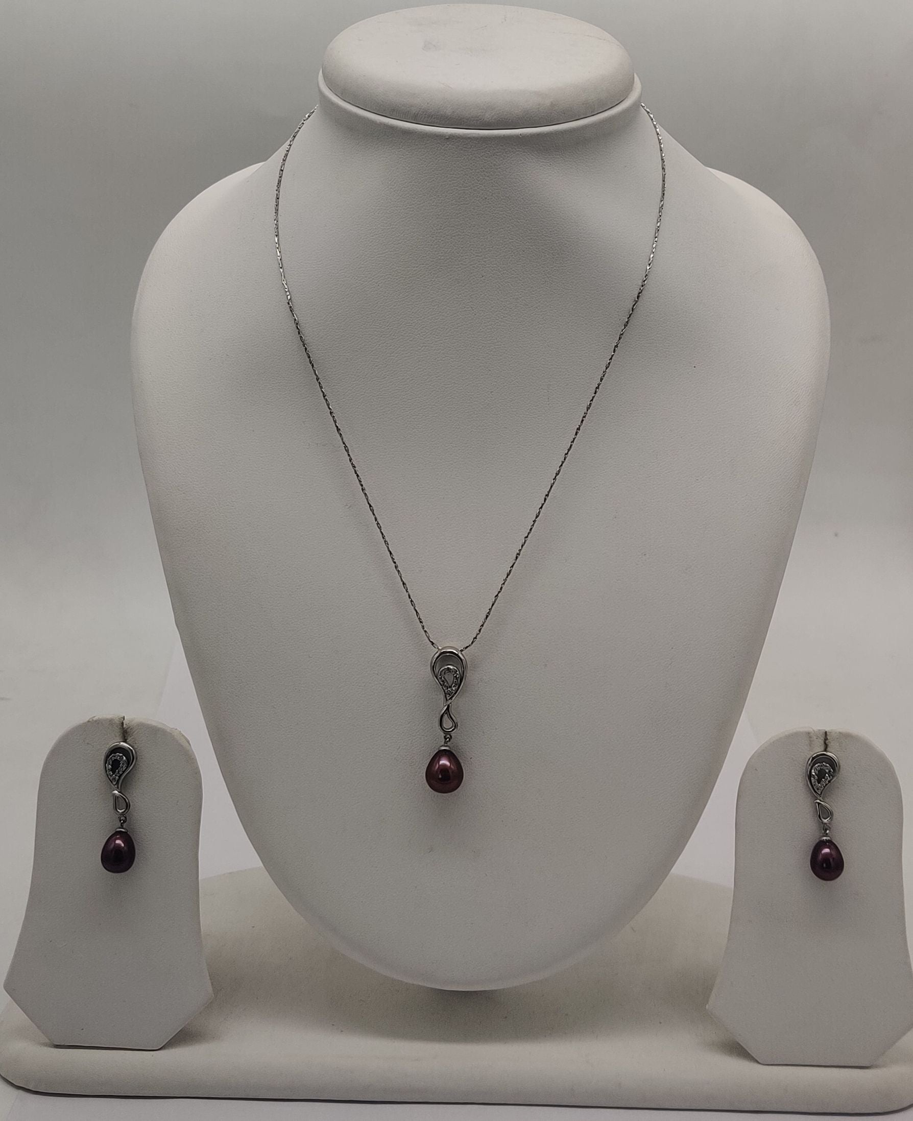 Maroon Grace Teardrop Pearls Silver Pendent Set