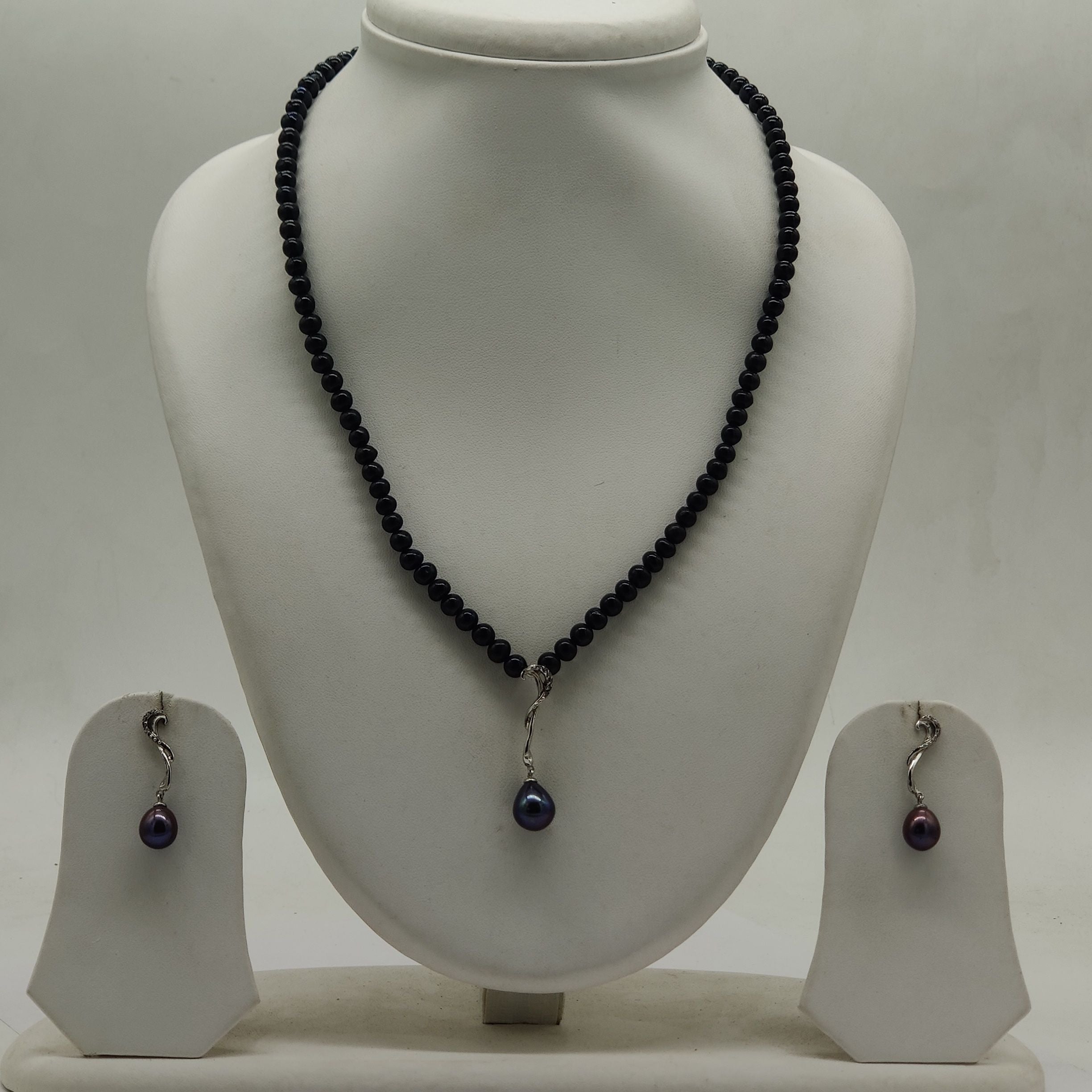 One line freshwater pearl necklace and earrings set with black beads and dark pearl drop pendant