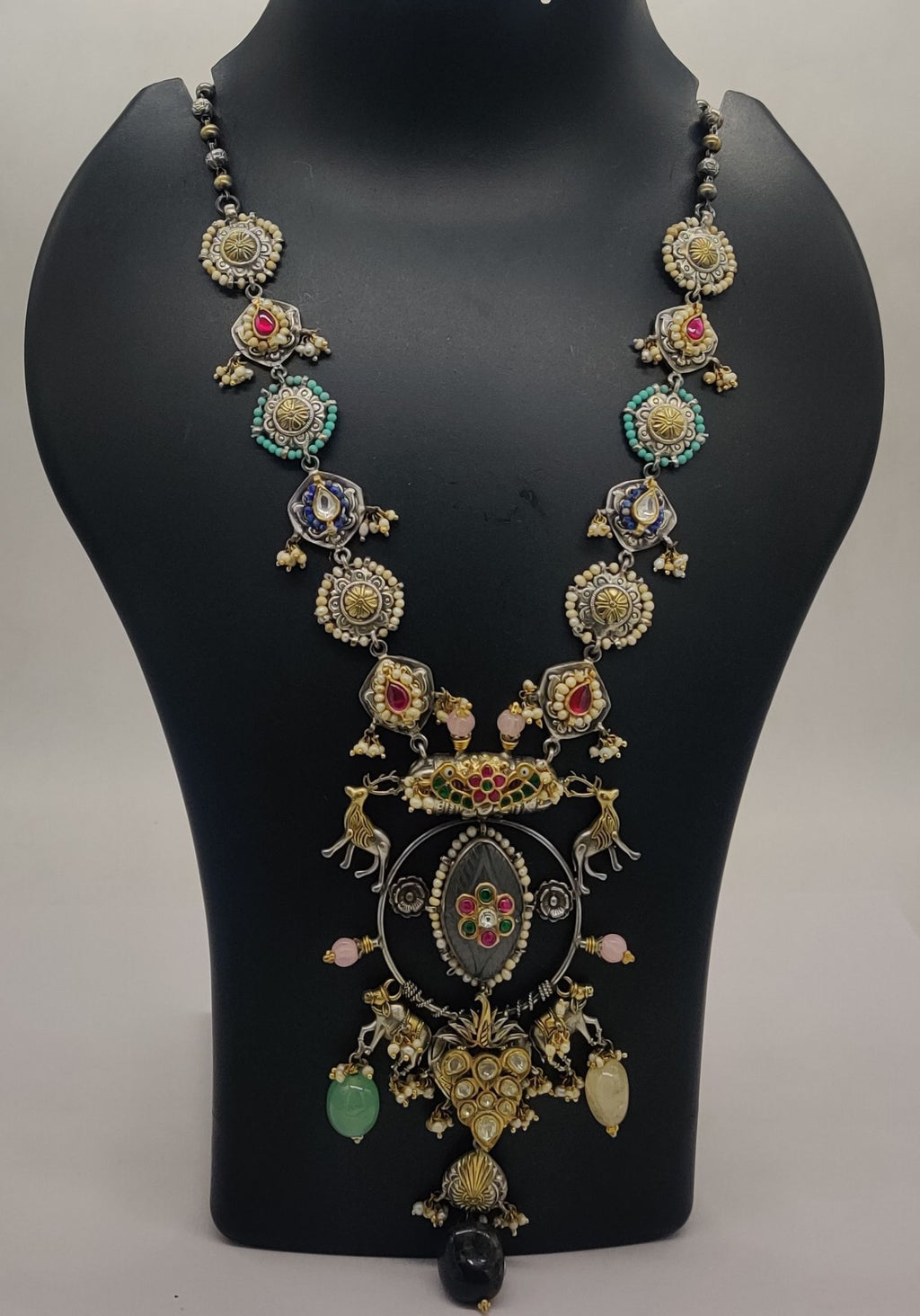 Rajnigandha Royal Medallion Necklace