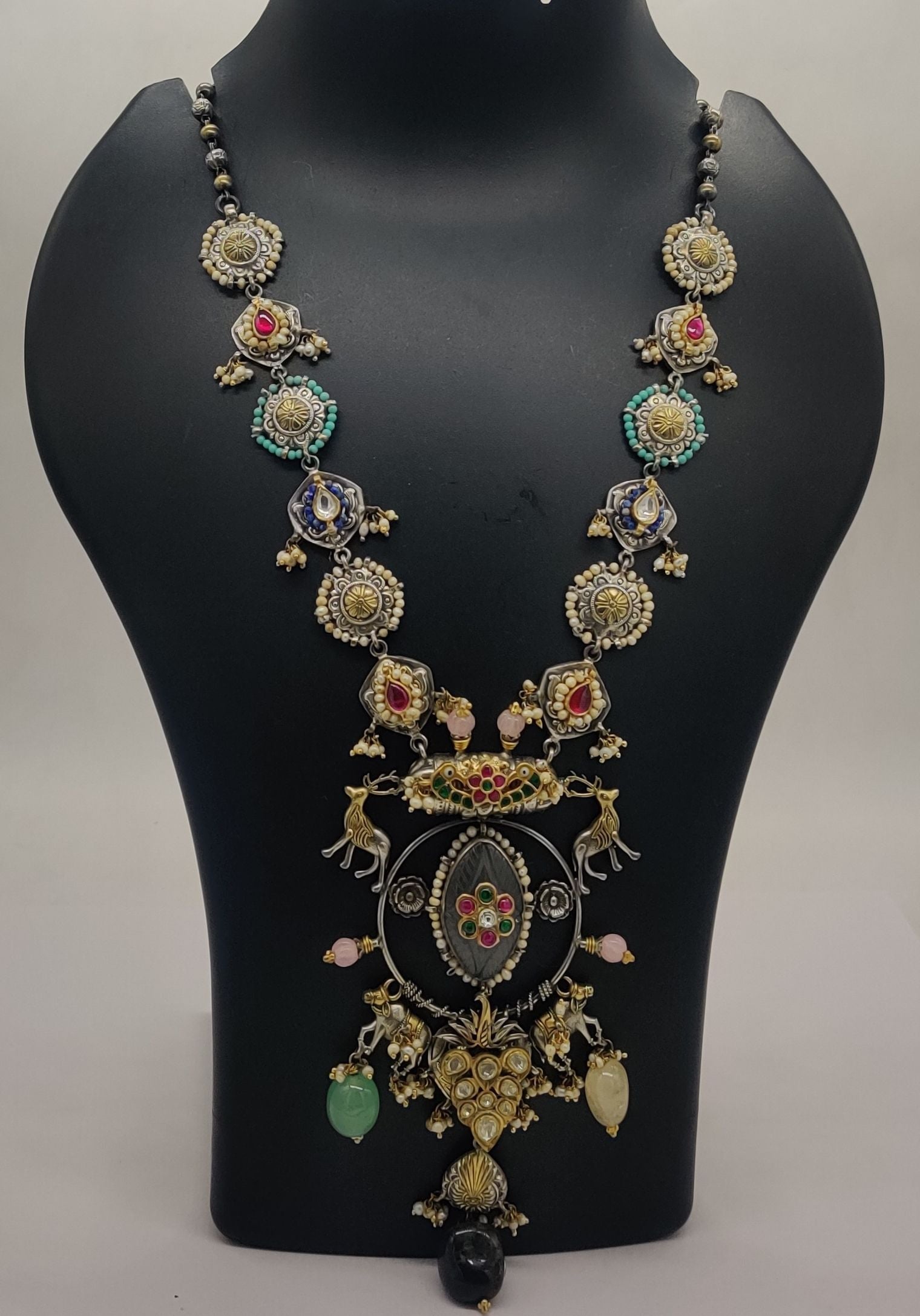Rajnigandha Royal Medallion Necklace