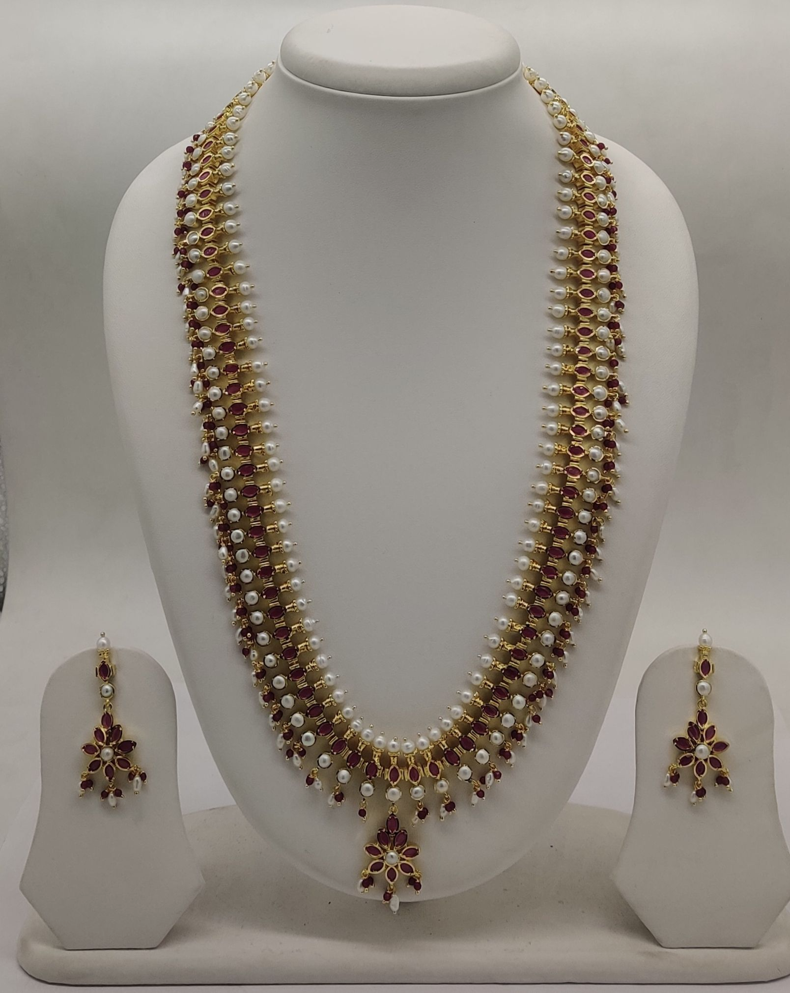 Traditional Pearl pendant Necklace