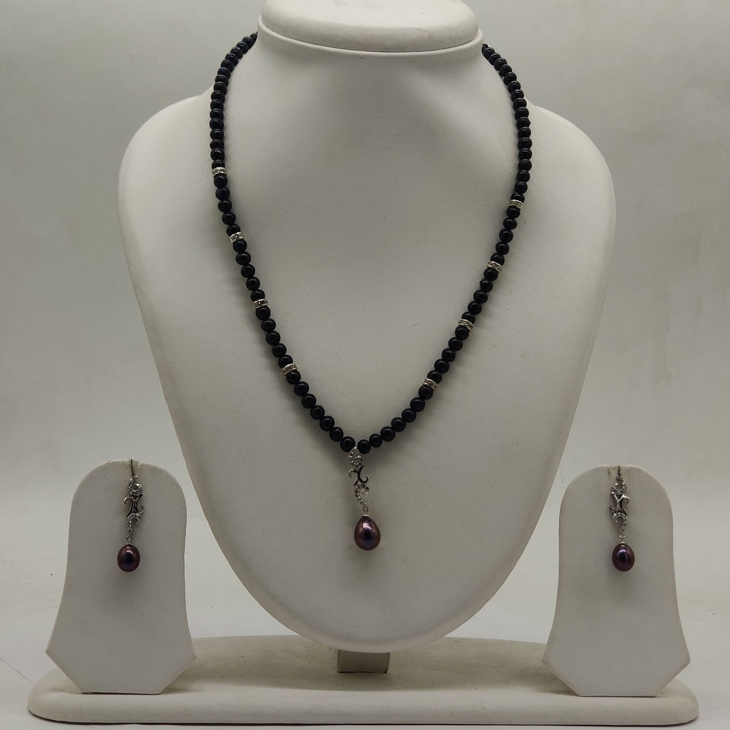 One line freshwater pearl necklace and earrings set with dark pearls gold accents and teardrop pendant