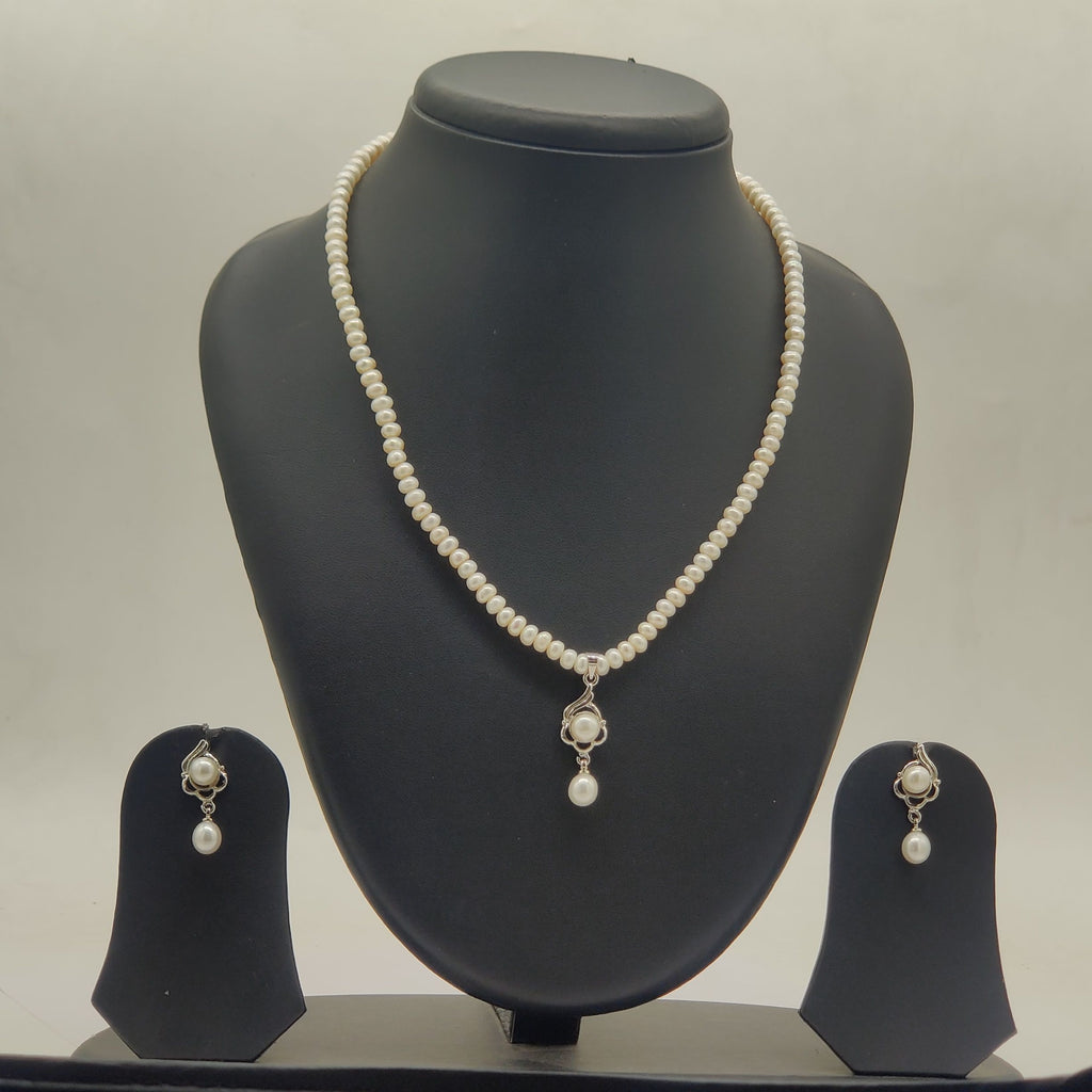 One line freshwater pearl necklace and earrings set with white pearls and central larger pearl pendant