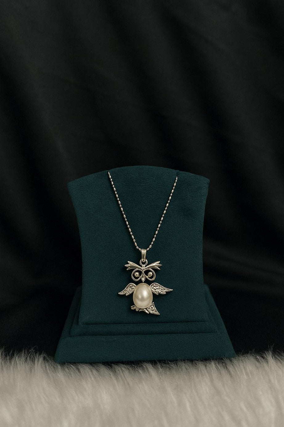 Wise Sparkle – Owl Pendant with White Pearl