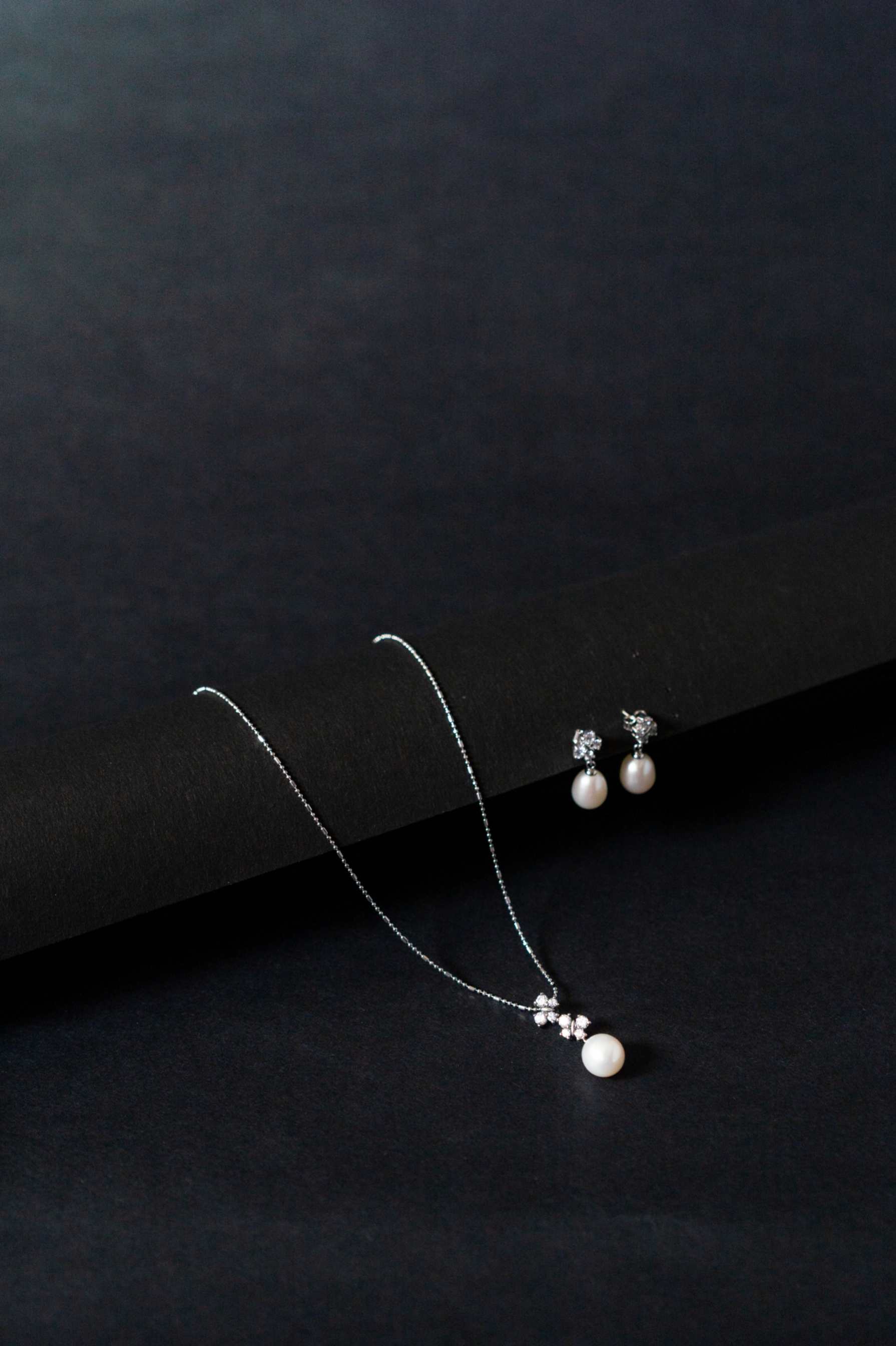 Sparkling Pearl Drop Necklace & Earrings Set
