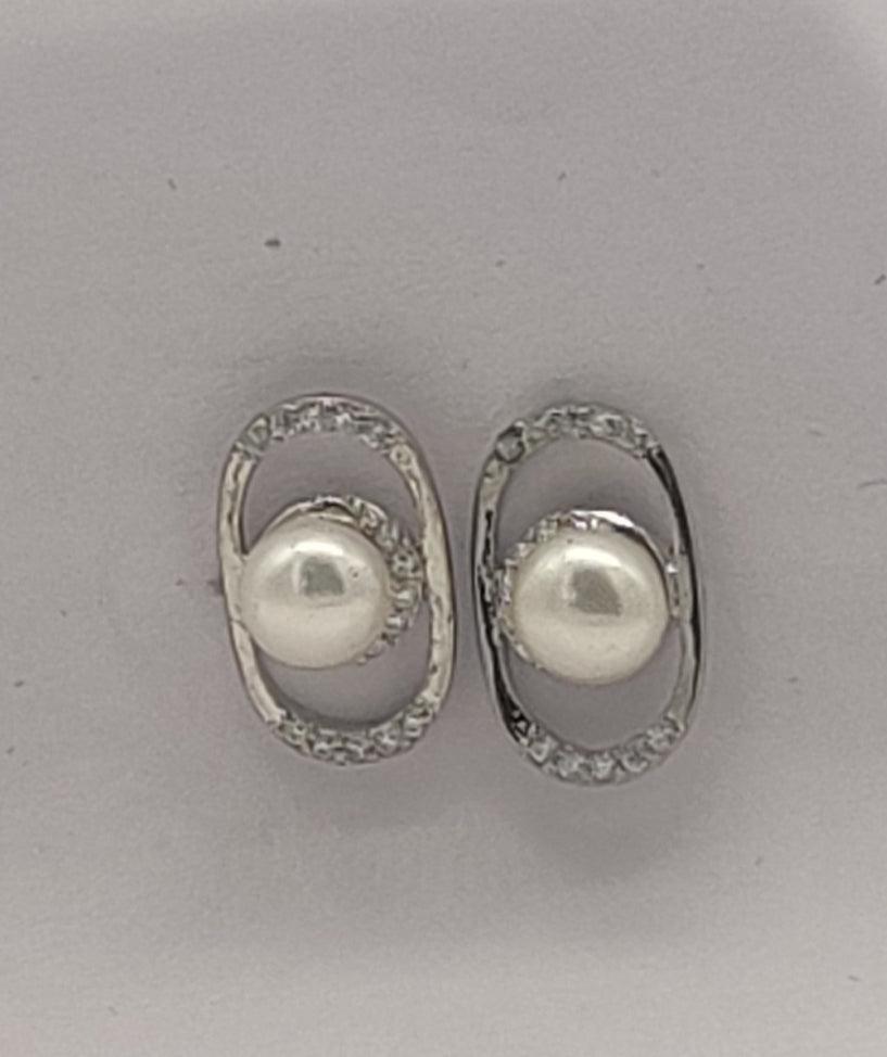 Oval Frame Pearl Stud Earrings